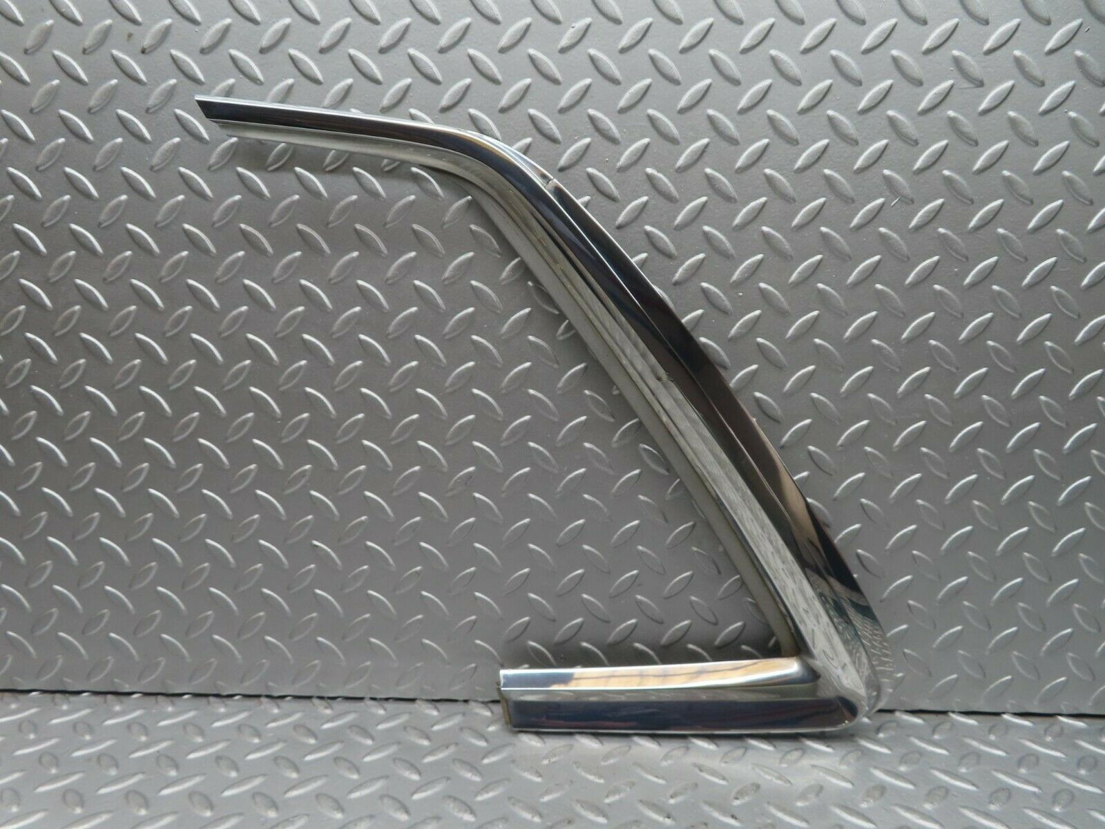 16589 Mercedes-Benz C107 380SLC Rear Left Quarter Window Chrome Frame