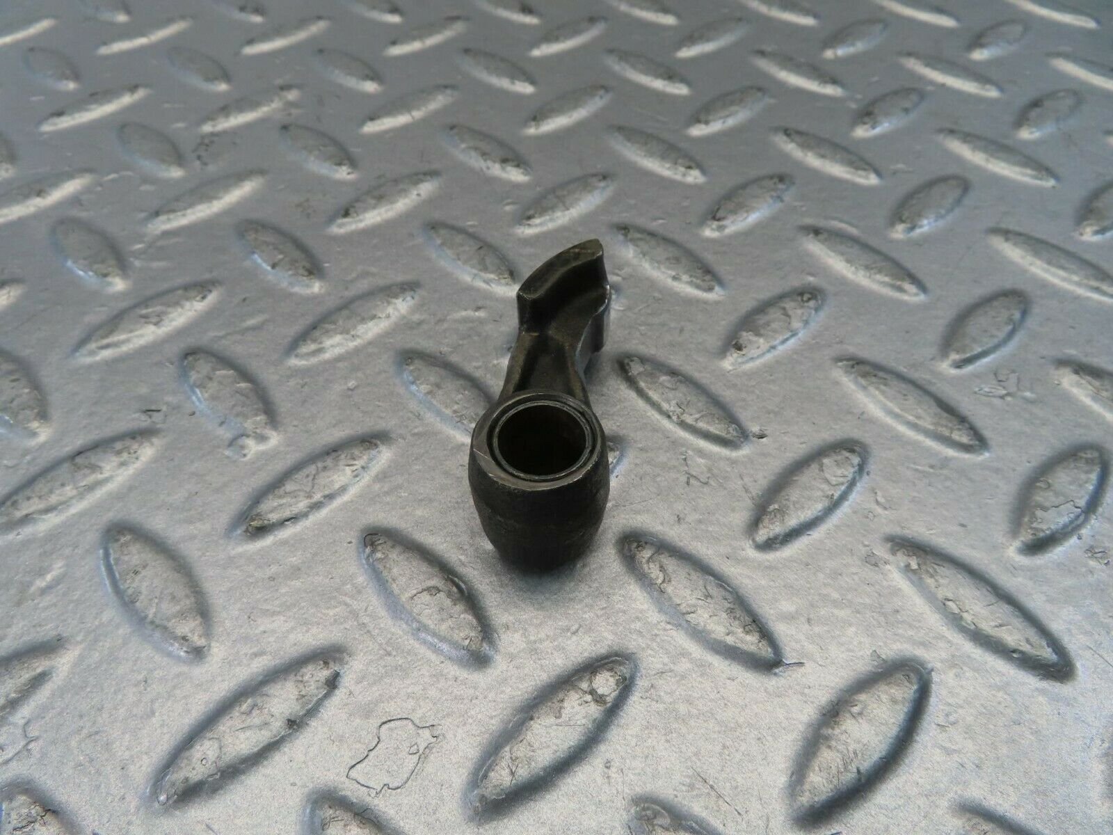 10976 Mercedes-Benz W115 220D Rocker Arm