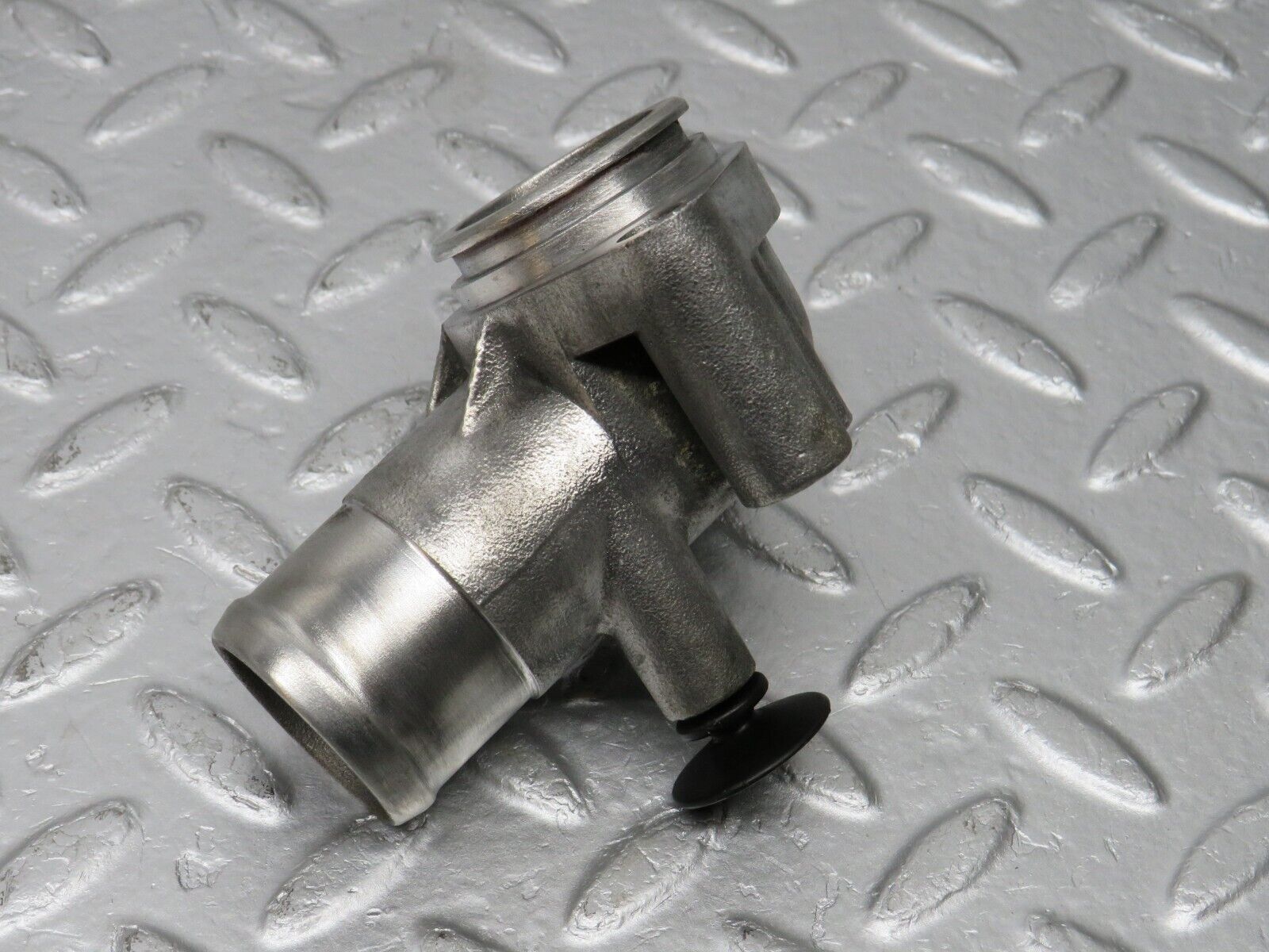 39437 Mercedes-Benz R129 320SL Coupe Coolant Flange Pipe 1042030431