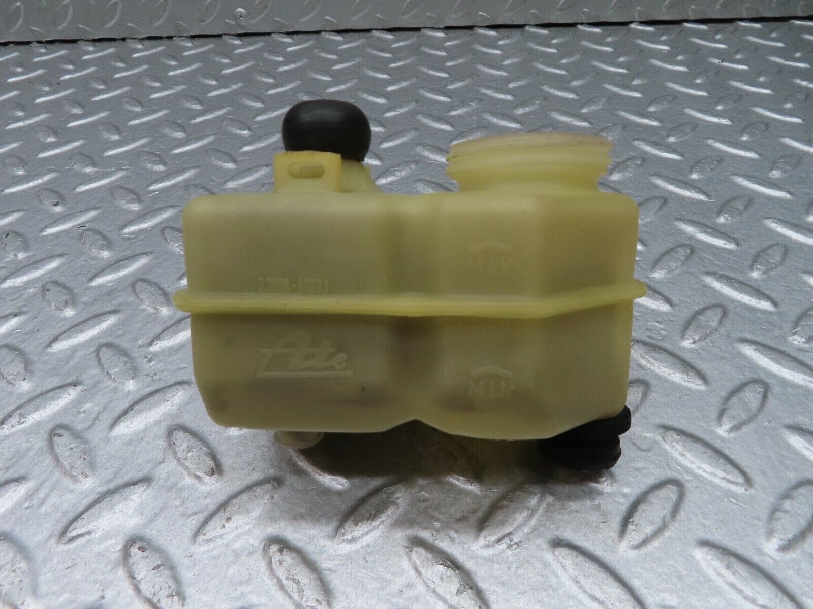 18093 Mercedes-Benz W123 200 Brake Fluid Reservoir Tank Ate 3.3508