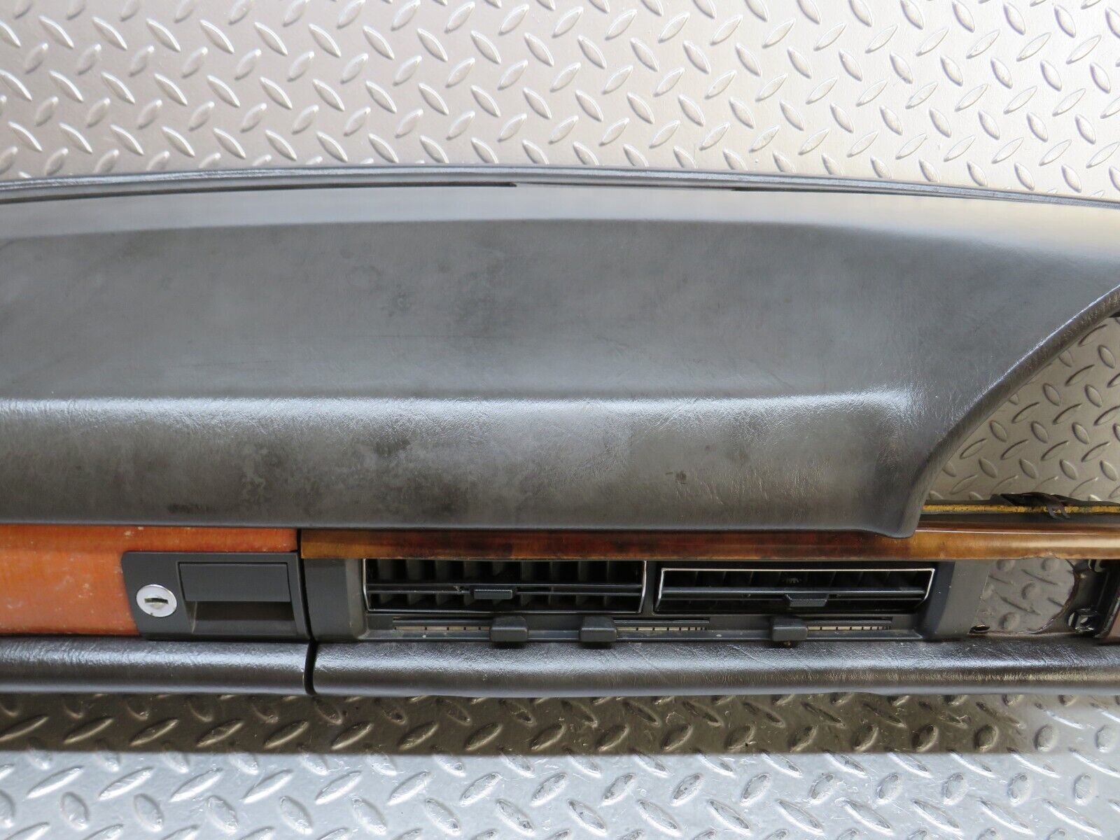 37158 Mercedes-Benz C126 420SEC Coupe Dashboard Black