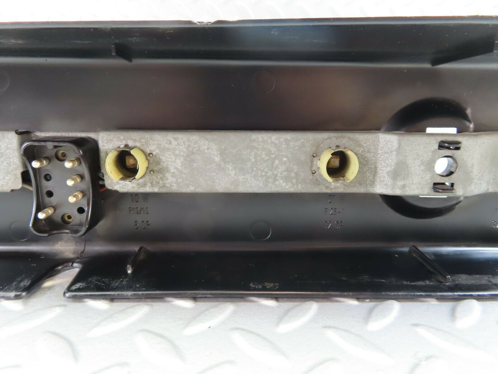 7338 Mercedes-Benz W116 450SE Right Tail Light Cover Bulb Holder