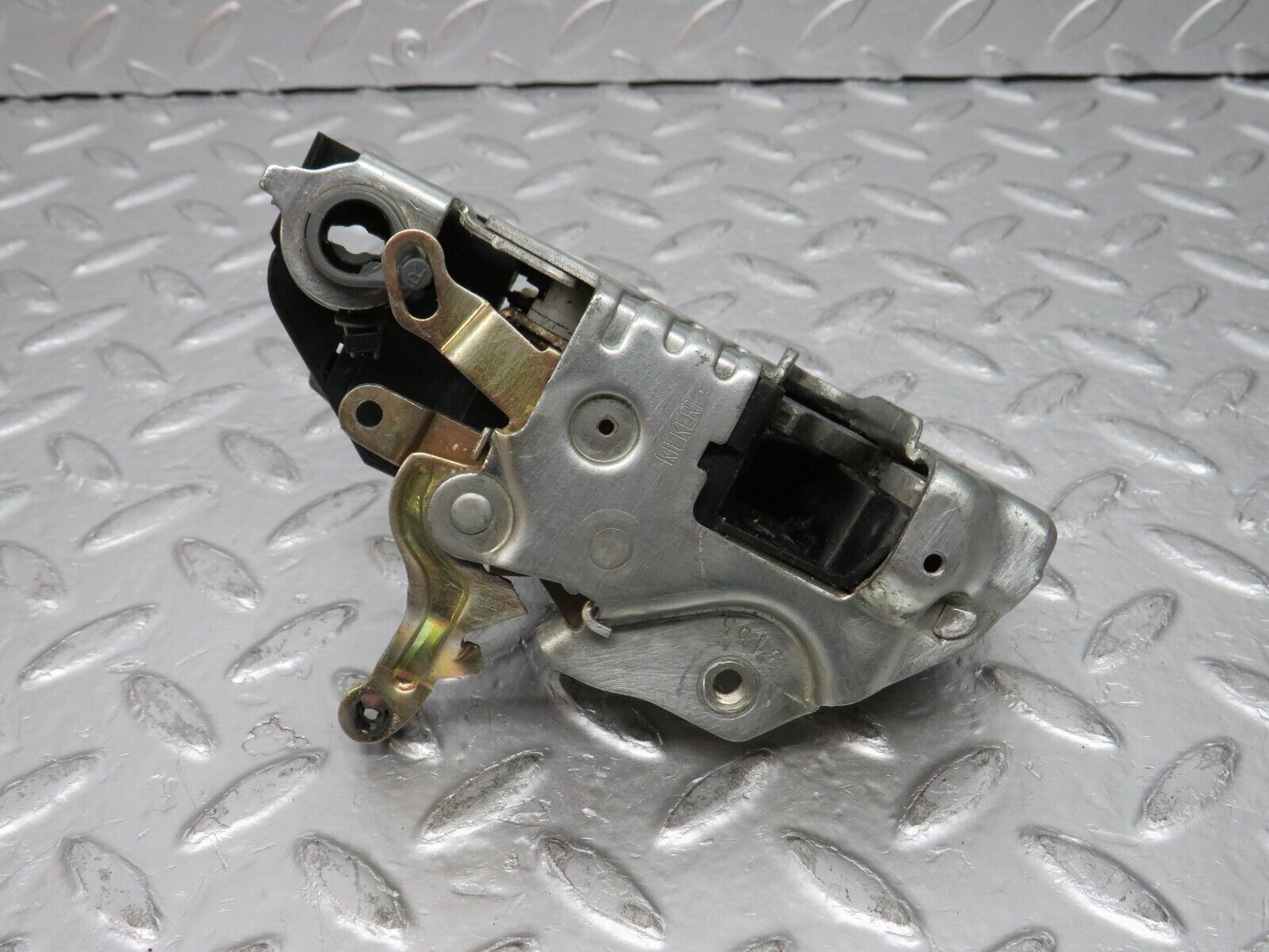 31391 Mercedes-Benz S124 220TE Wagon Front Right Door Lock Mechanism