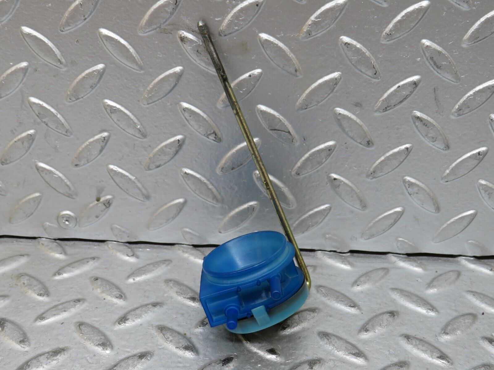 28371 Mercedes-Benz S123 240D Wagon Fuel Tank Flap Cap Vacuum Actuator