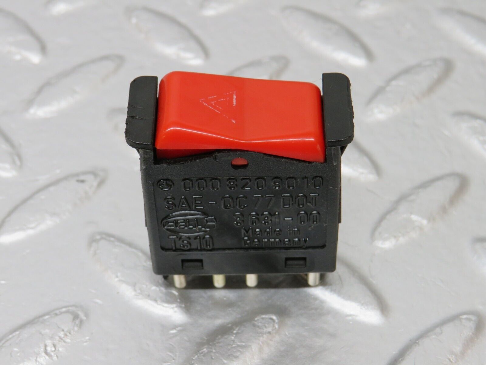 34619 Mercedes-Benz C126 380SEC Coupe Hazard Warning Light Switch 0008209010