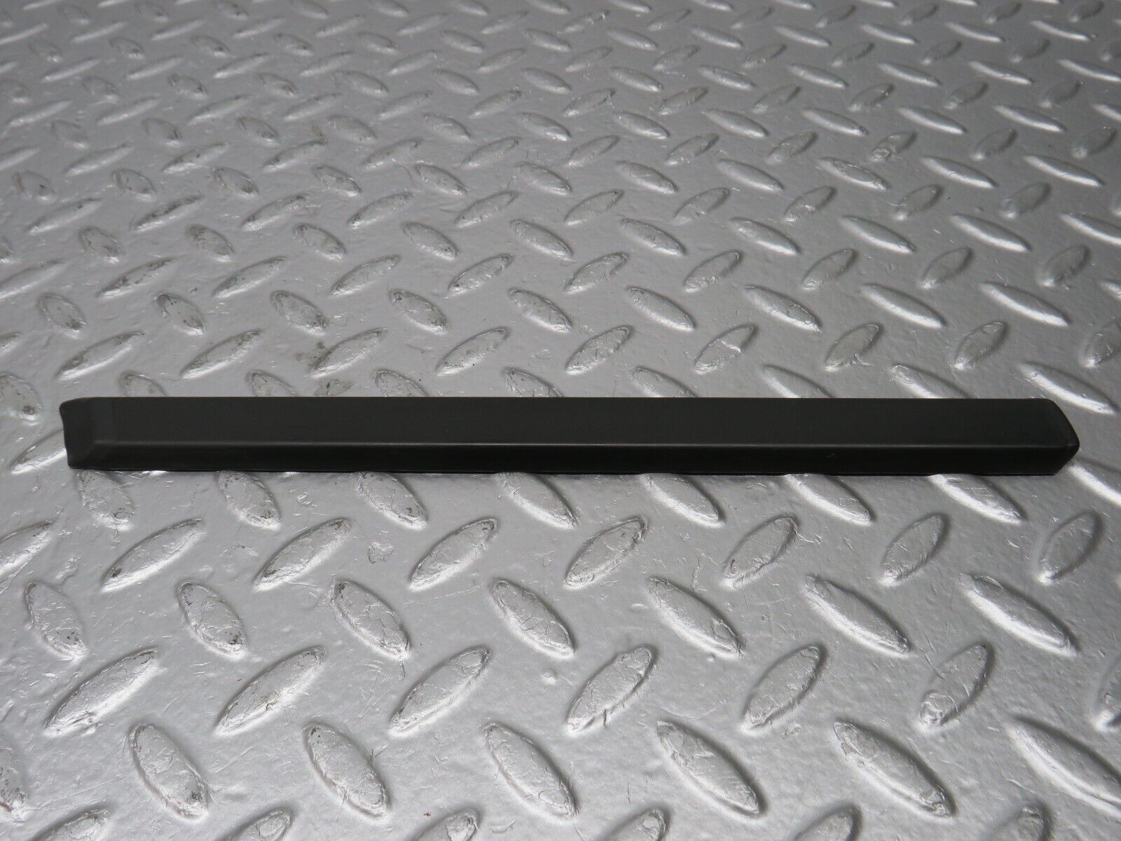 33782 Mercedes-Benz W201 190E 2.0L Front Left Fender Wing Centre Moulding Trim