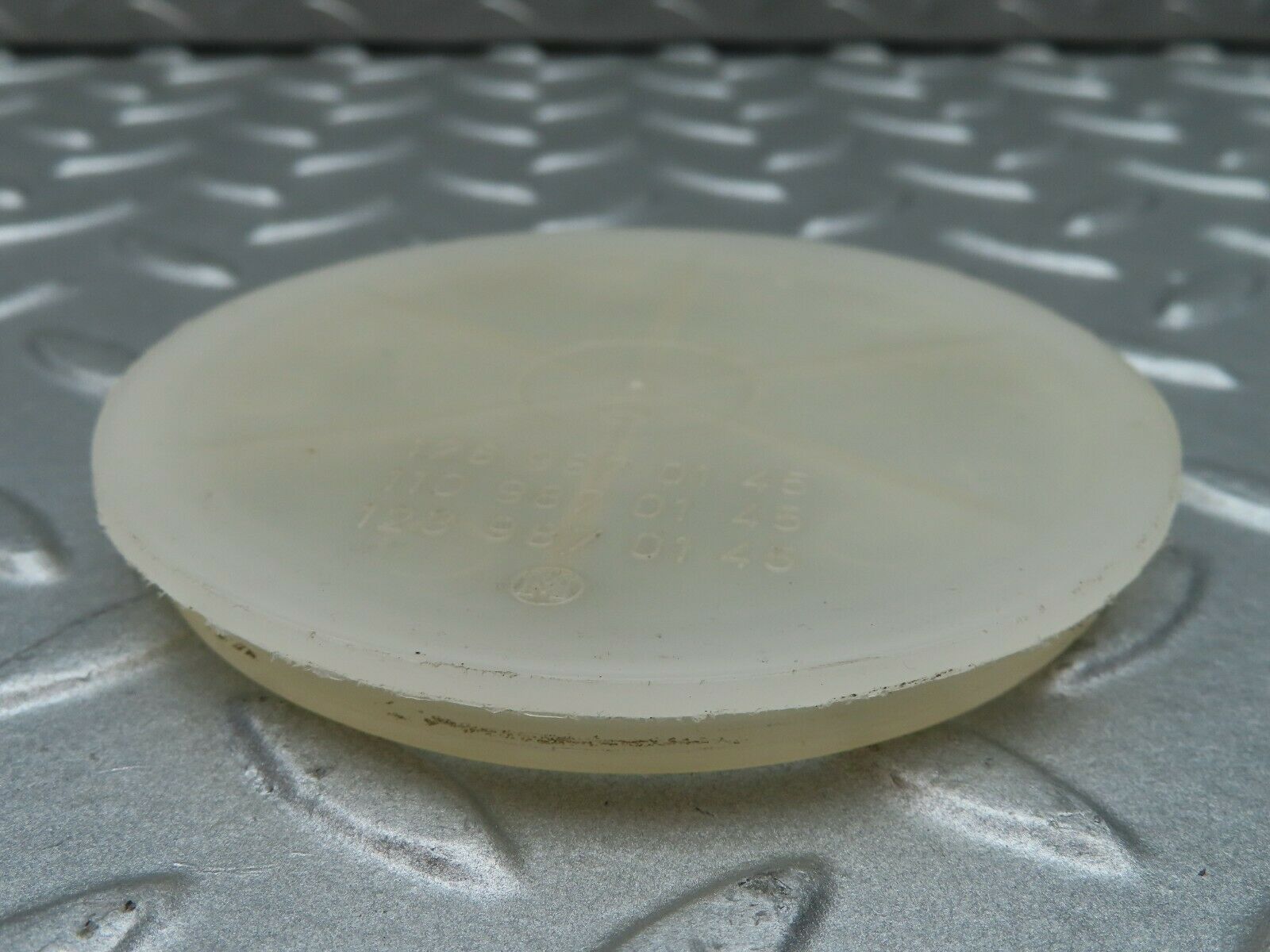 3921 Mercedes-Benz S123 200T Wagon Cover Lid 1239870145