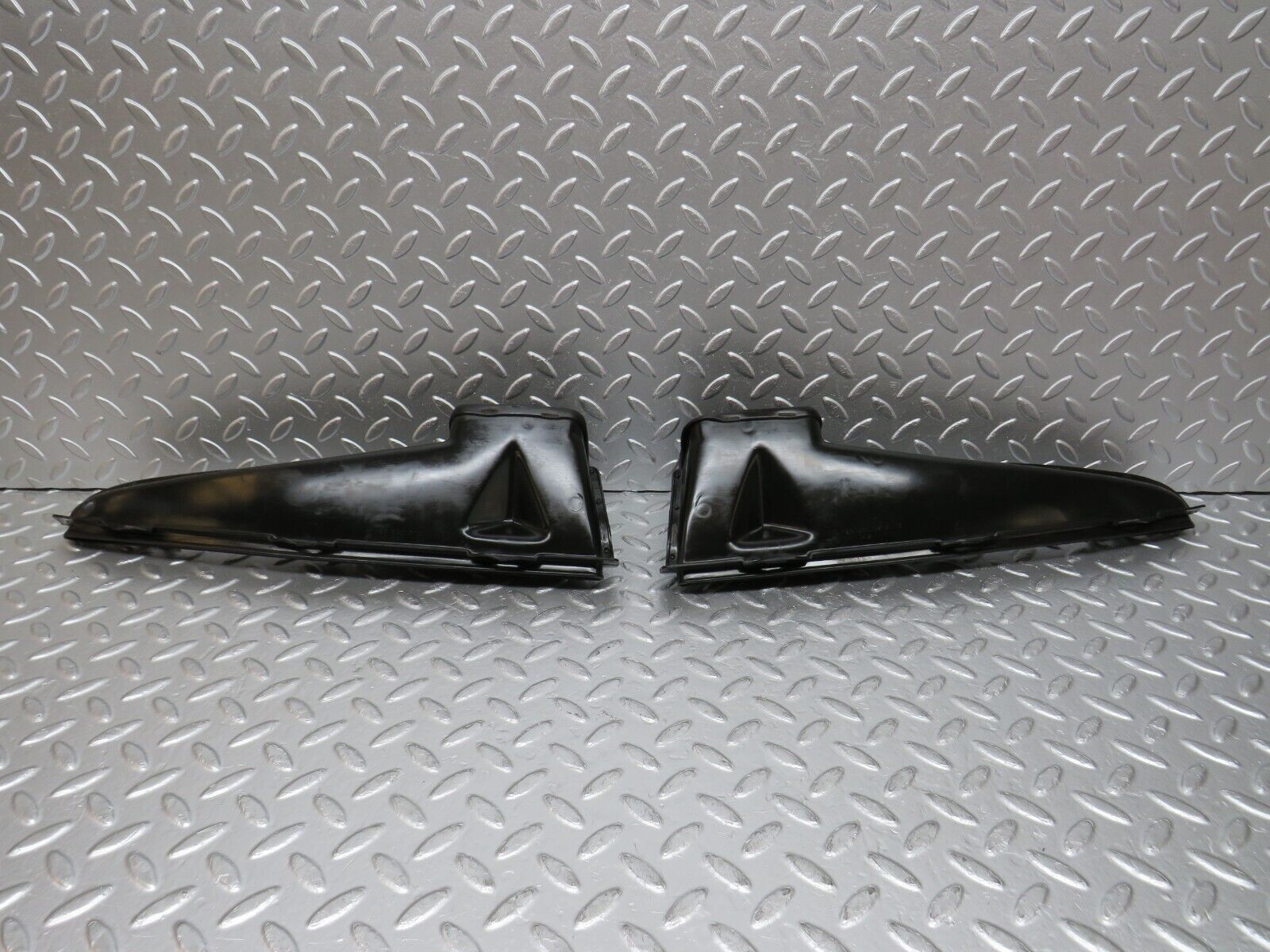 31016 Mercedes-Benz W123 230E Air Duct Vent Pair 1238300119 1238300219