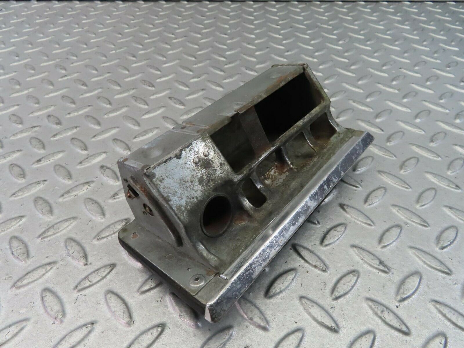 8696 Mercedes-Benz W114 Ashtray