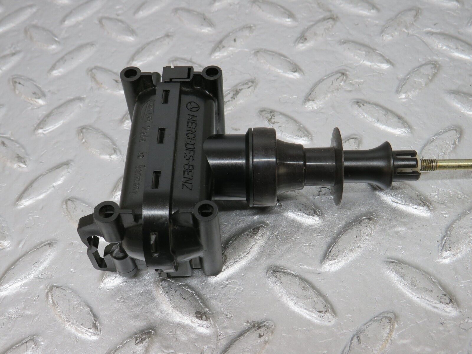 33648 Mercedes-Benz W201 190E 2.0L Door Lock Vacuum Actuator Rear Right