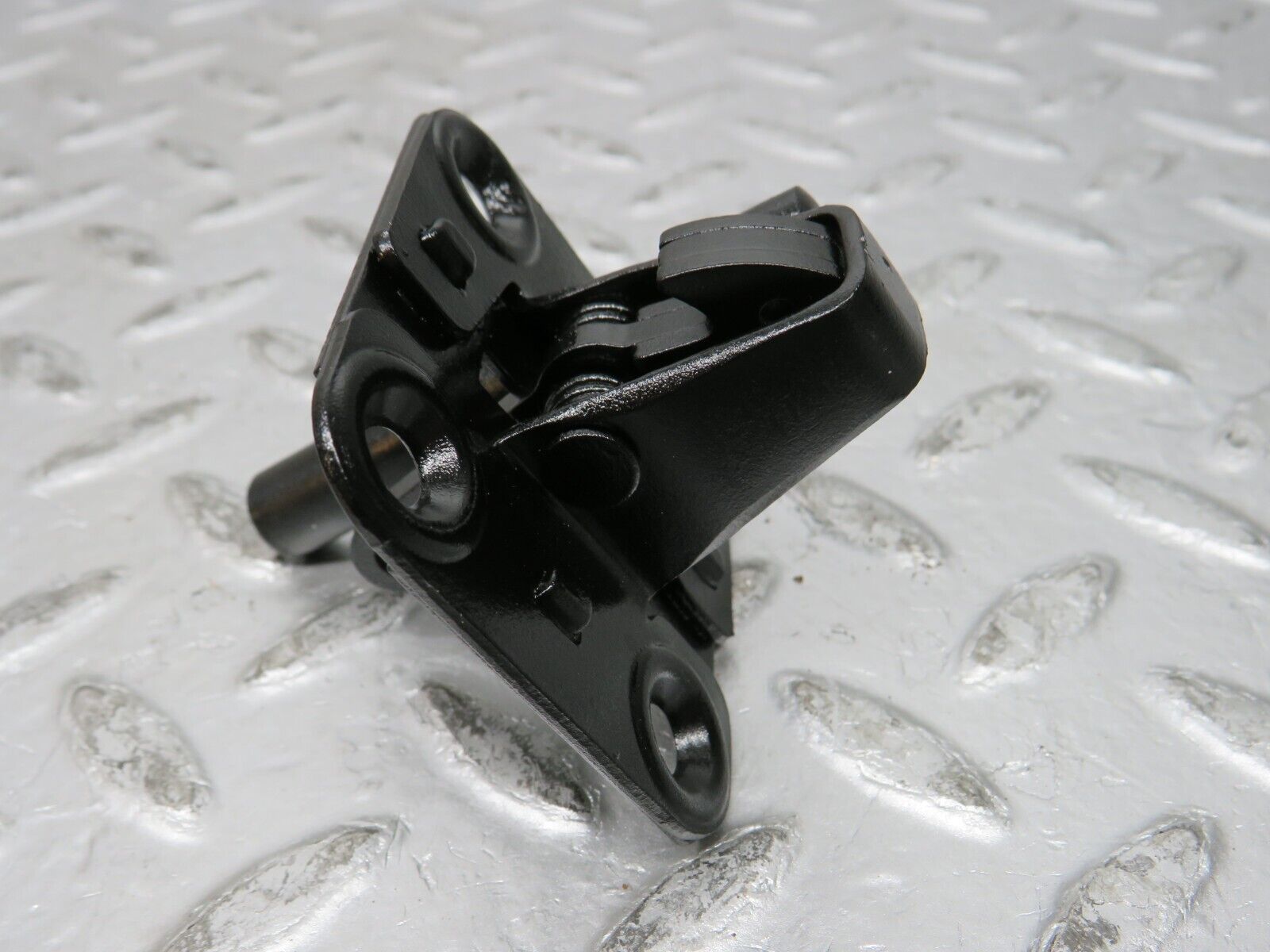 31995 Mercedes-Benz W123 230E Bonnet Lock Latch