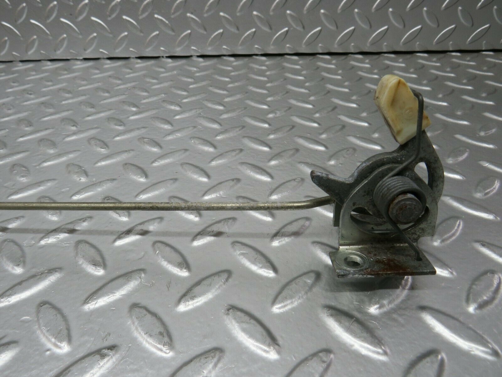 24264 Mercedes-Benz S124 220TE Wagon Rear Seat Bench Locking Mechanism Left