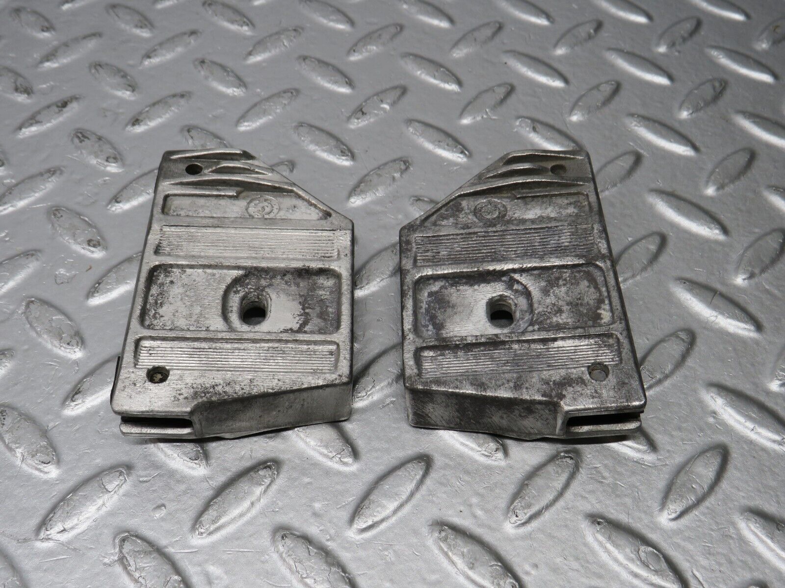 39727 Mercedes-Benz R129 320SL Coupe Door Window Guide Bracket 1247250132 1247250232