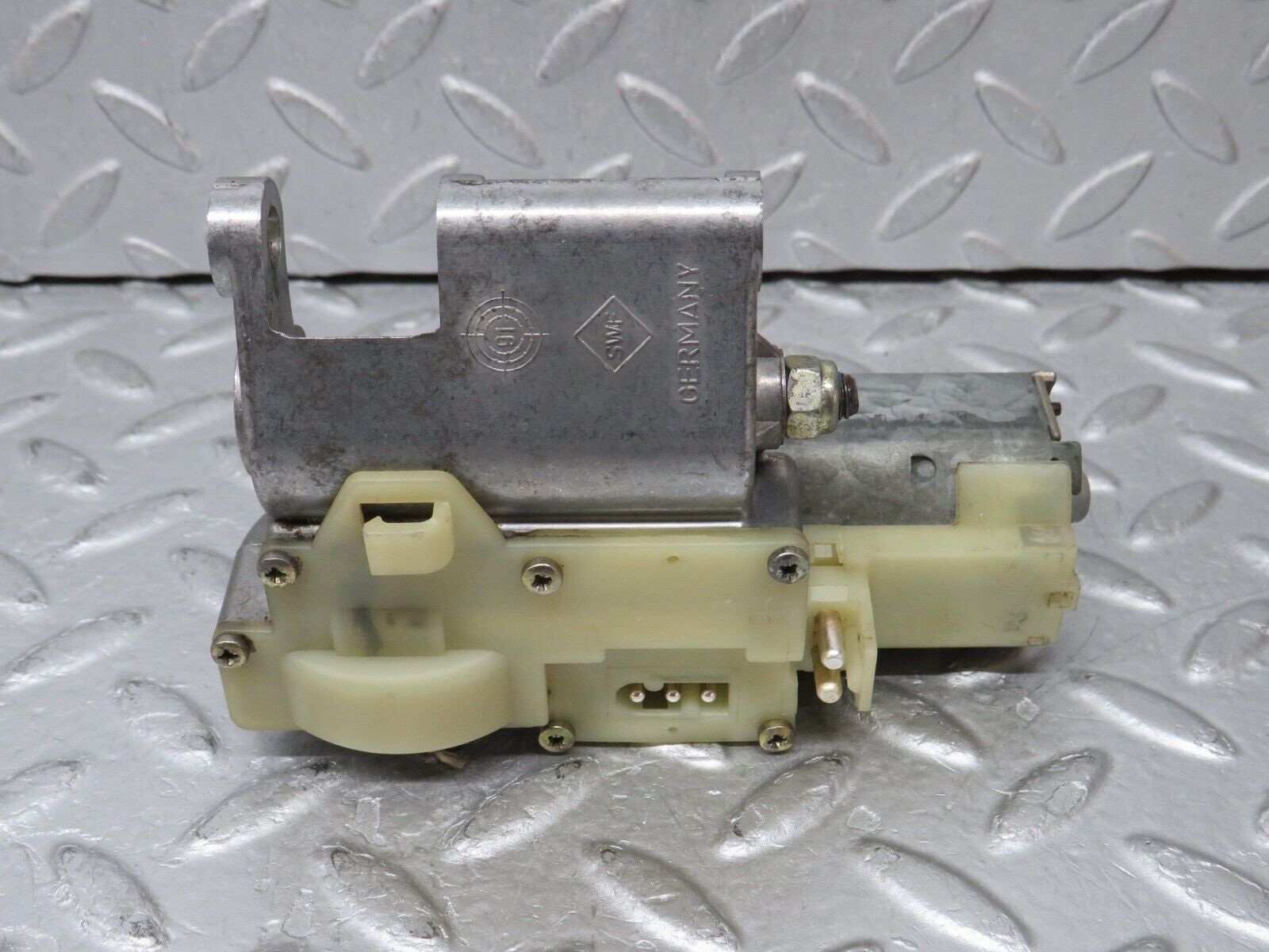 37989 Mercedes-Benz A124 320E Cabriolet Steering Column Adjustment Motor 1264600325