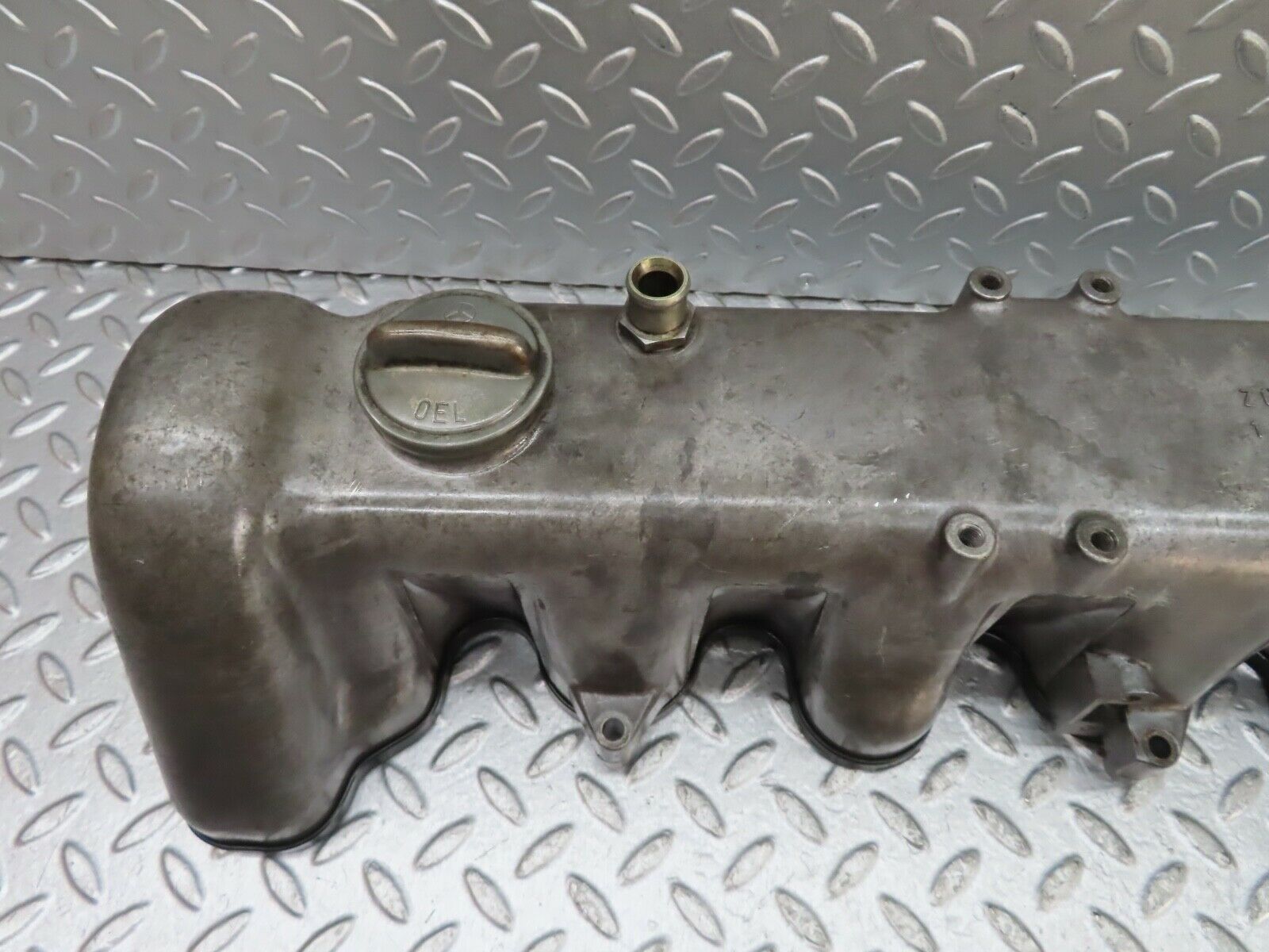 19271 Mercedes-Benz W123 300D Cylinder Head Valve Cover 6170160305