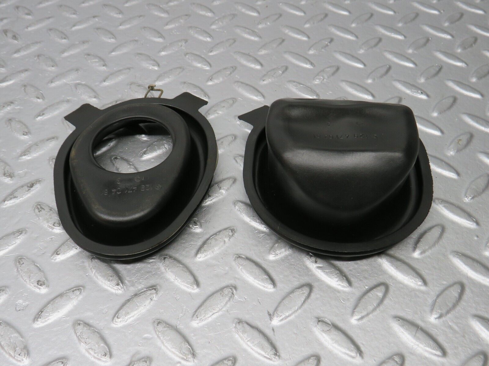 39717 Mercedes-Benz R129 320SL Coupe Fuel Tank Rubber Seal 1294710381 1294710481