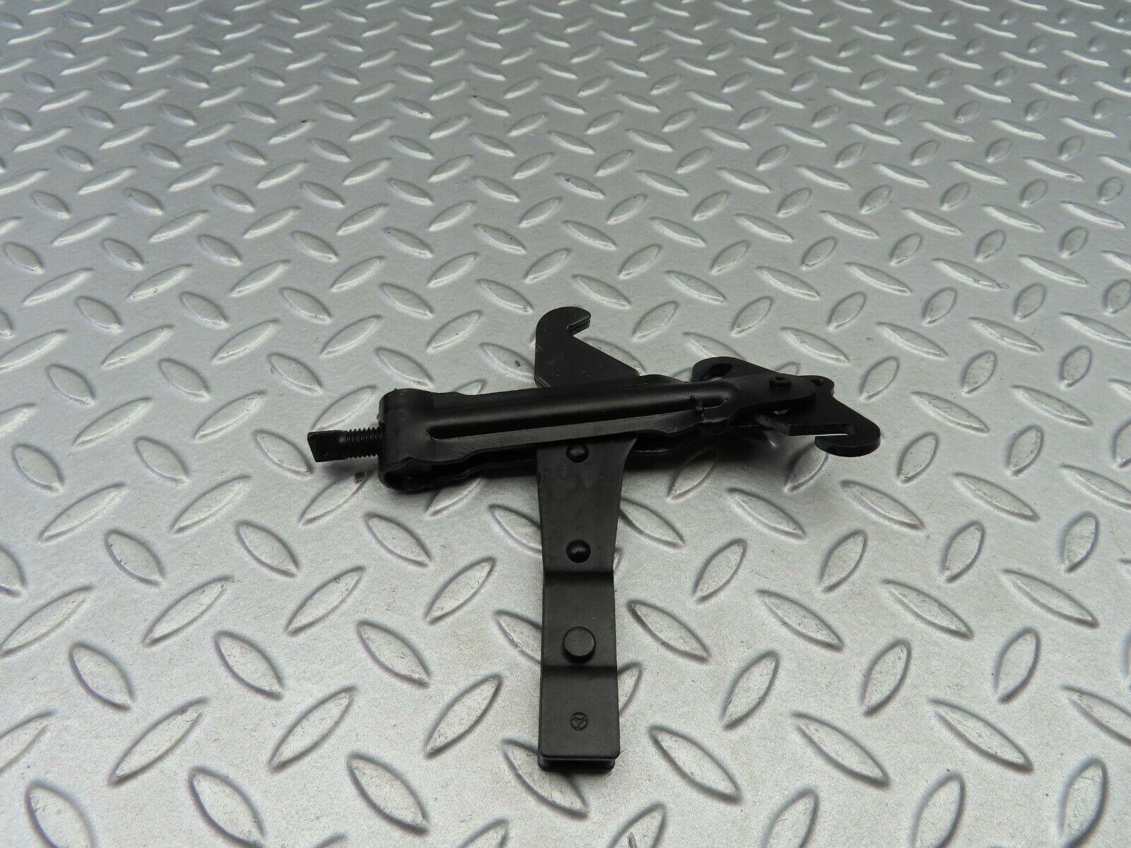 5967 Mercedes-Benz W123 200 Handbrake Adjusting Handbrake Regulator