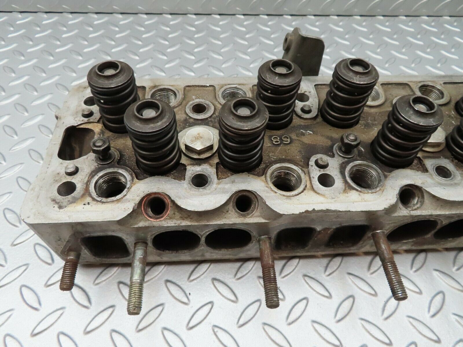 3676 Mercedes-Benz W108 280SE Cylinder Head 1300160001