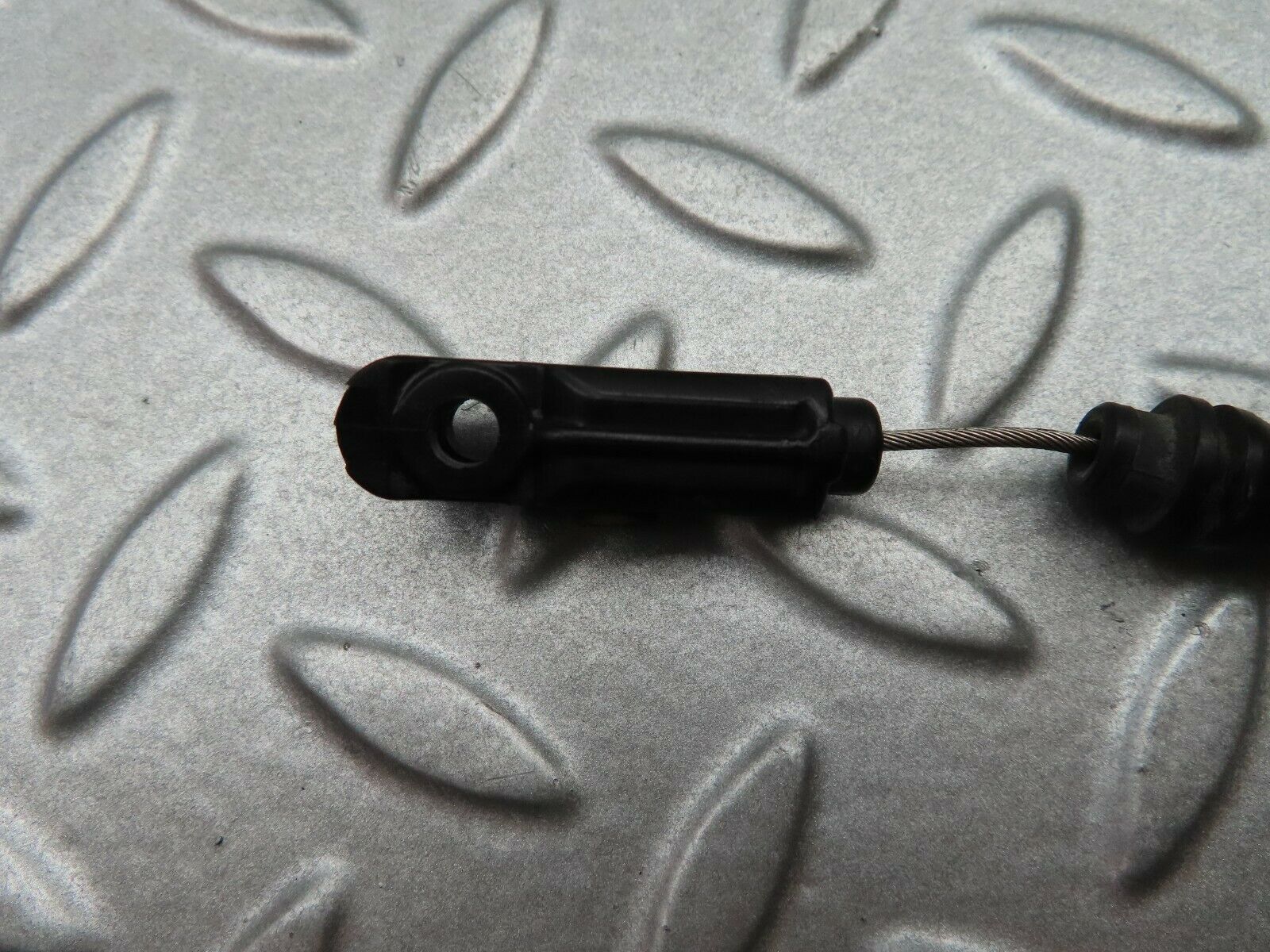 5536 Mercedes-Benz W124 230E Bonnet Release Cable