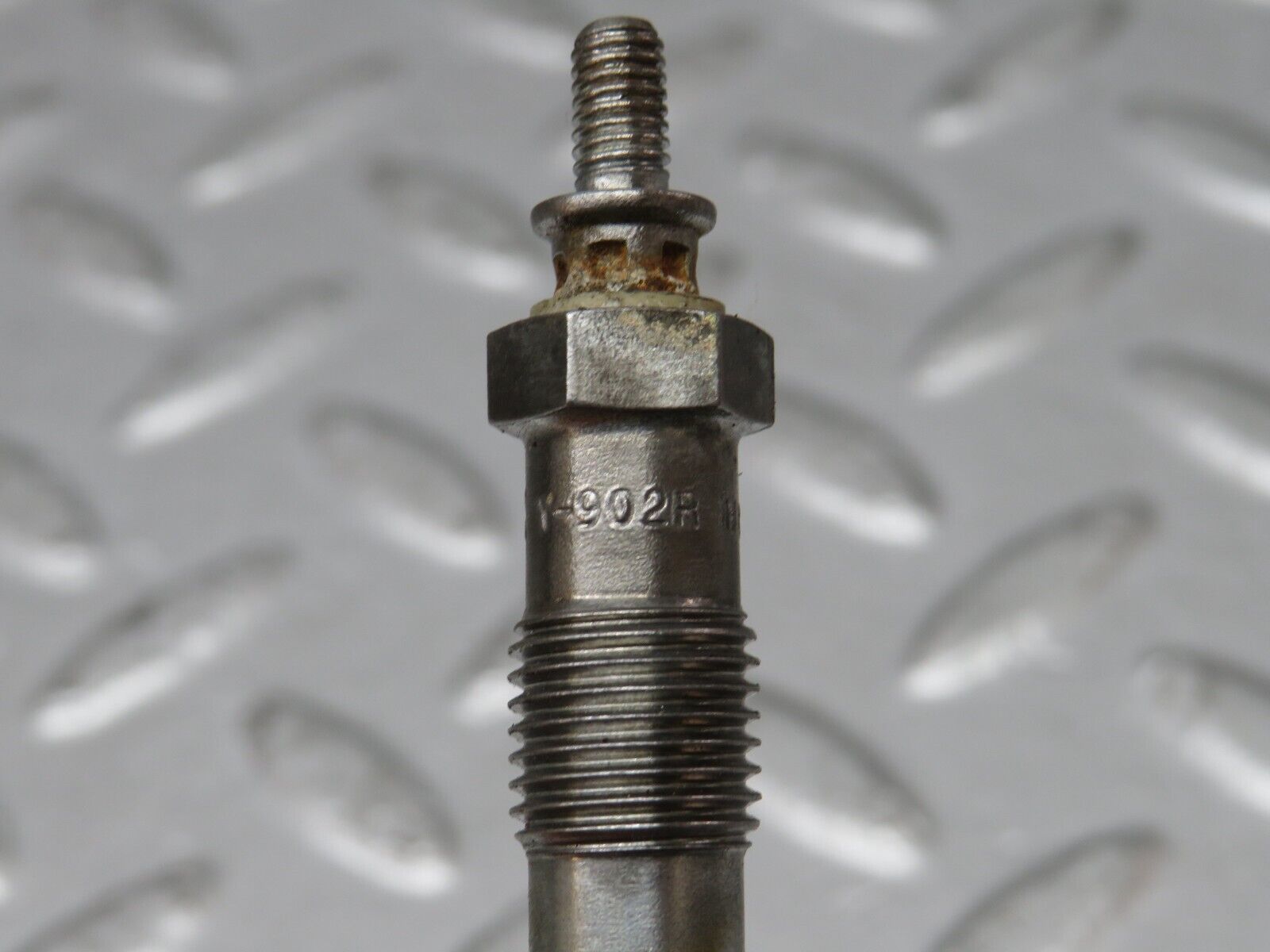 32896 Mercedes-Benz W123 300D Glow Plug Bosch Y-902R 046