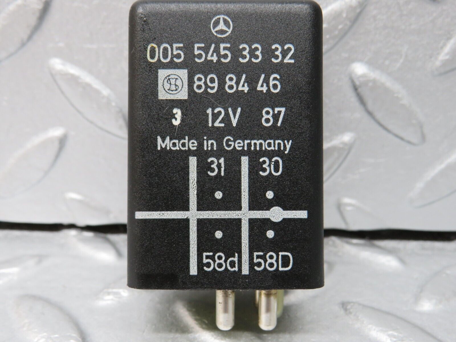 36992 Mercedes-Benz C126 420SEC Coupe Light Control Relay 0055453332