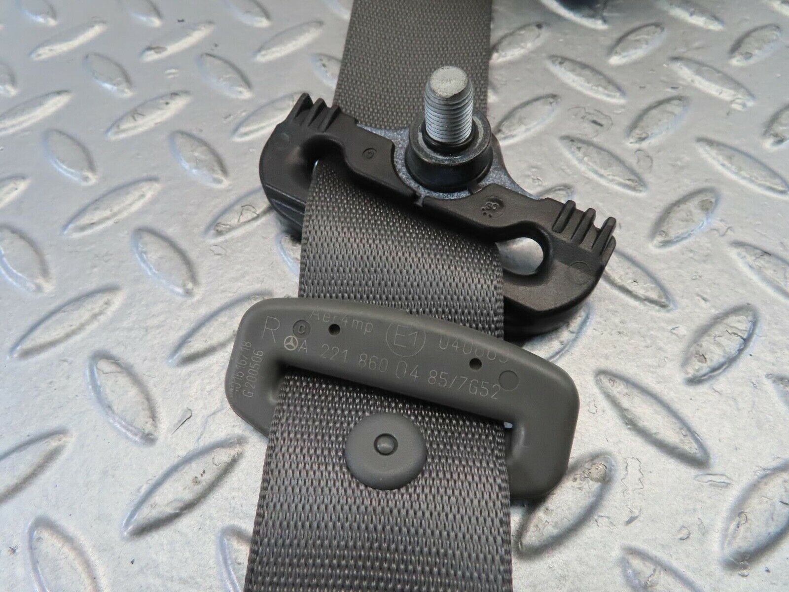 11213 Mercedes-Benz W221 S320 Rear Right Seat Belt 2218600485