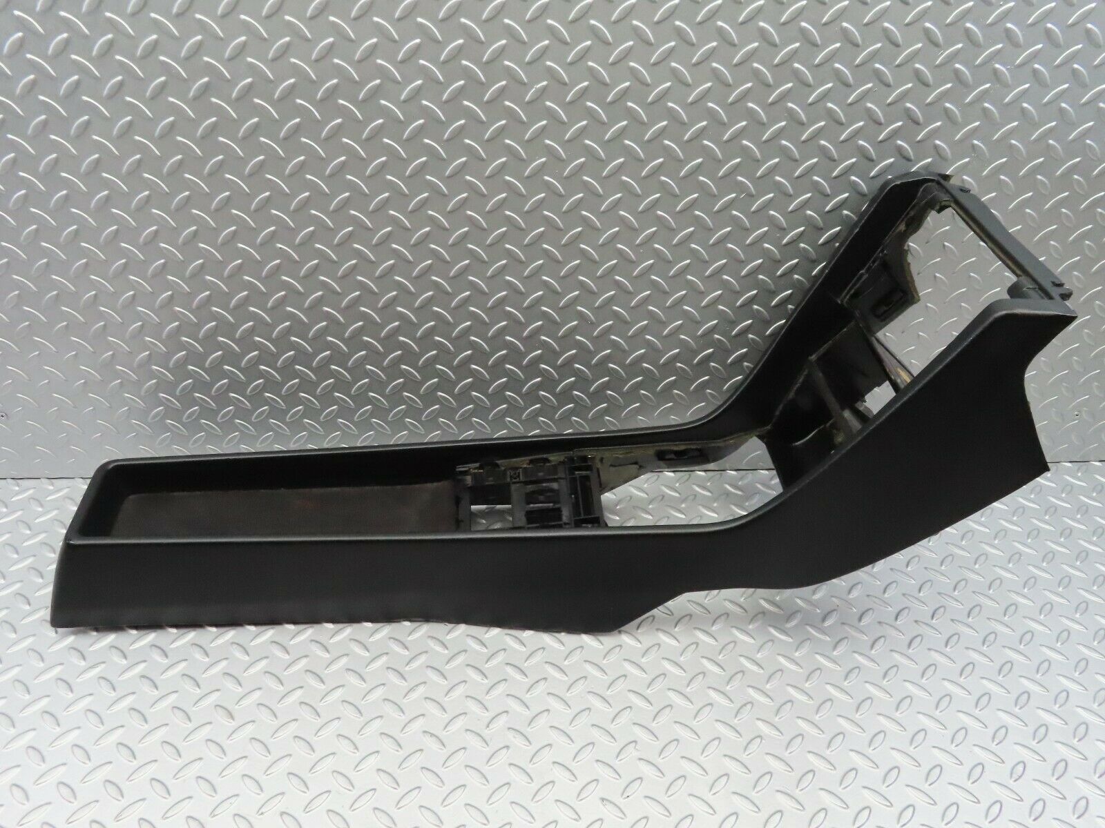 6456 Mercedes-Benz S124 E220 Wagon Centre Console Black