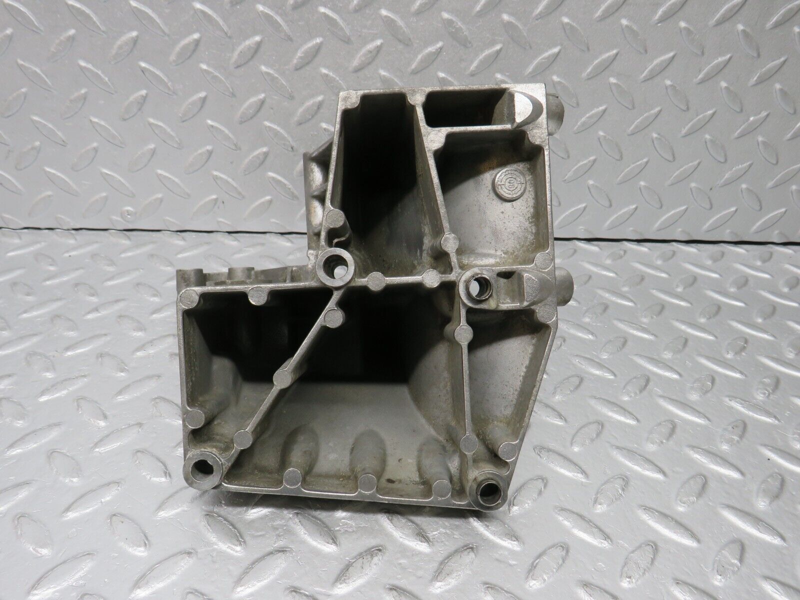 38814 Mercedes-Benz W201 190E 2.6L Power Steering Pump Bracket 1264660641