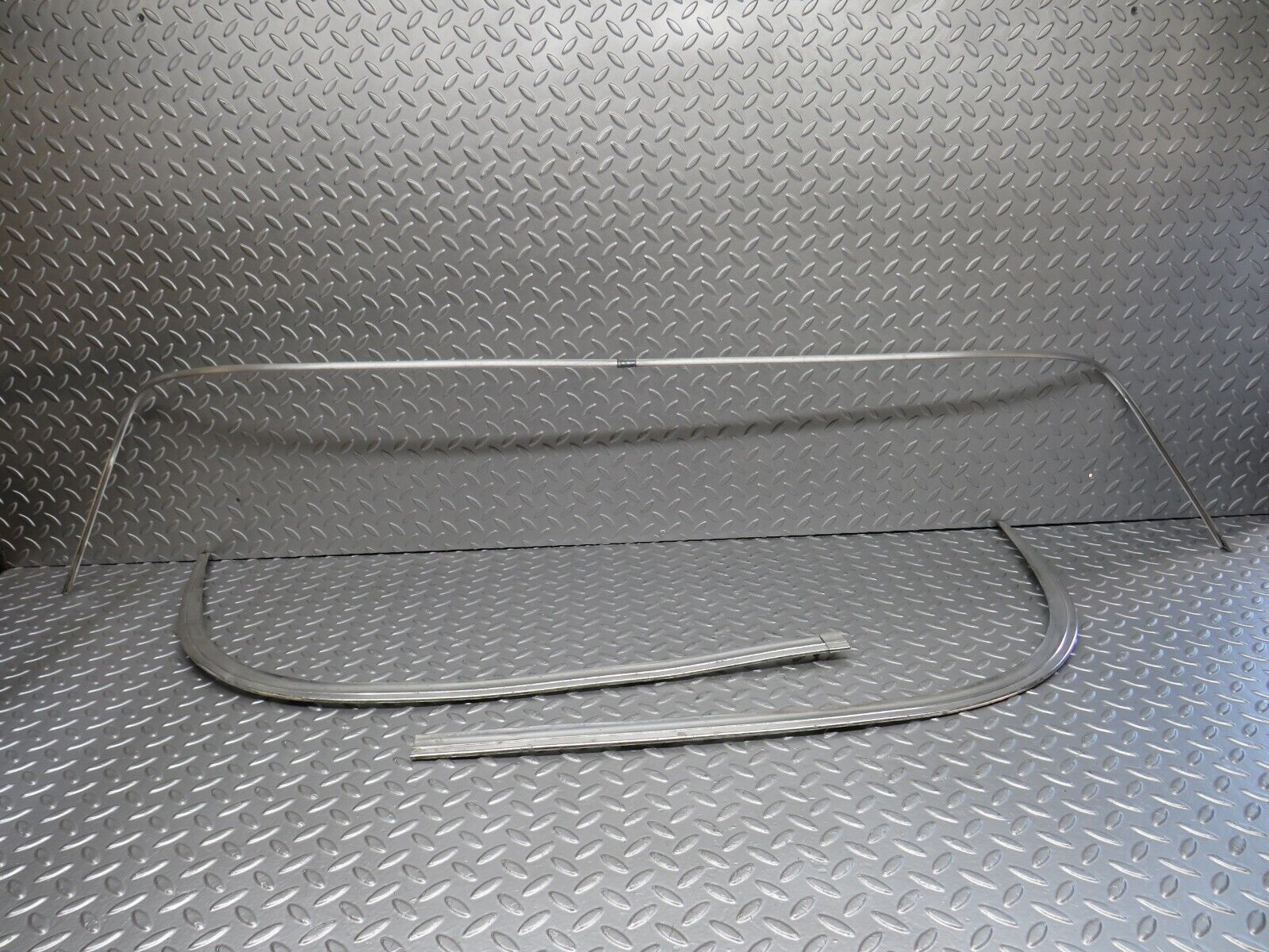 40492 Mercedes-Benz W110 230 Rear Windscreen Chrome Frame