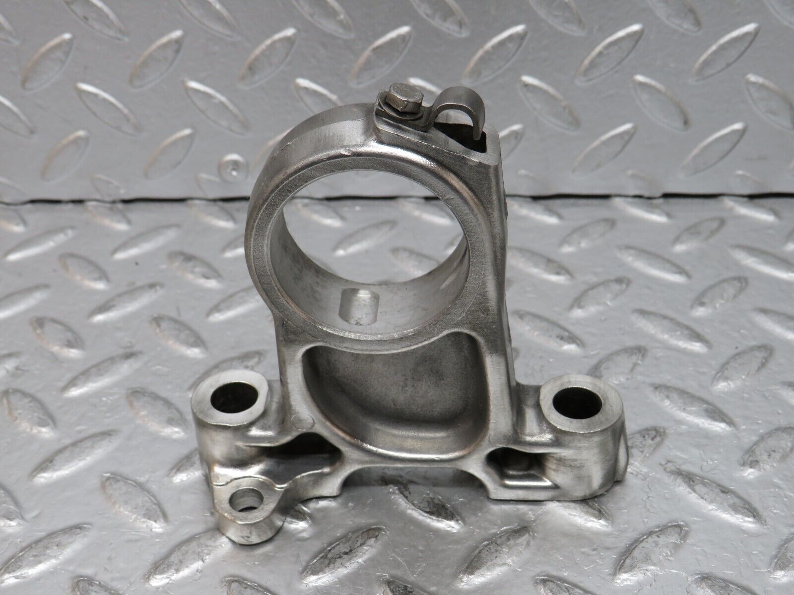 0255 Mercedes-Benz W123 220D Camshaft Tower Bearing 6150510016