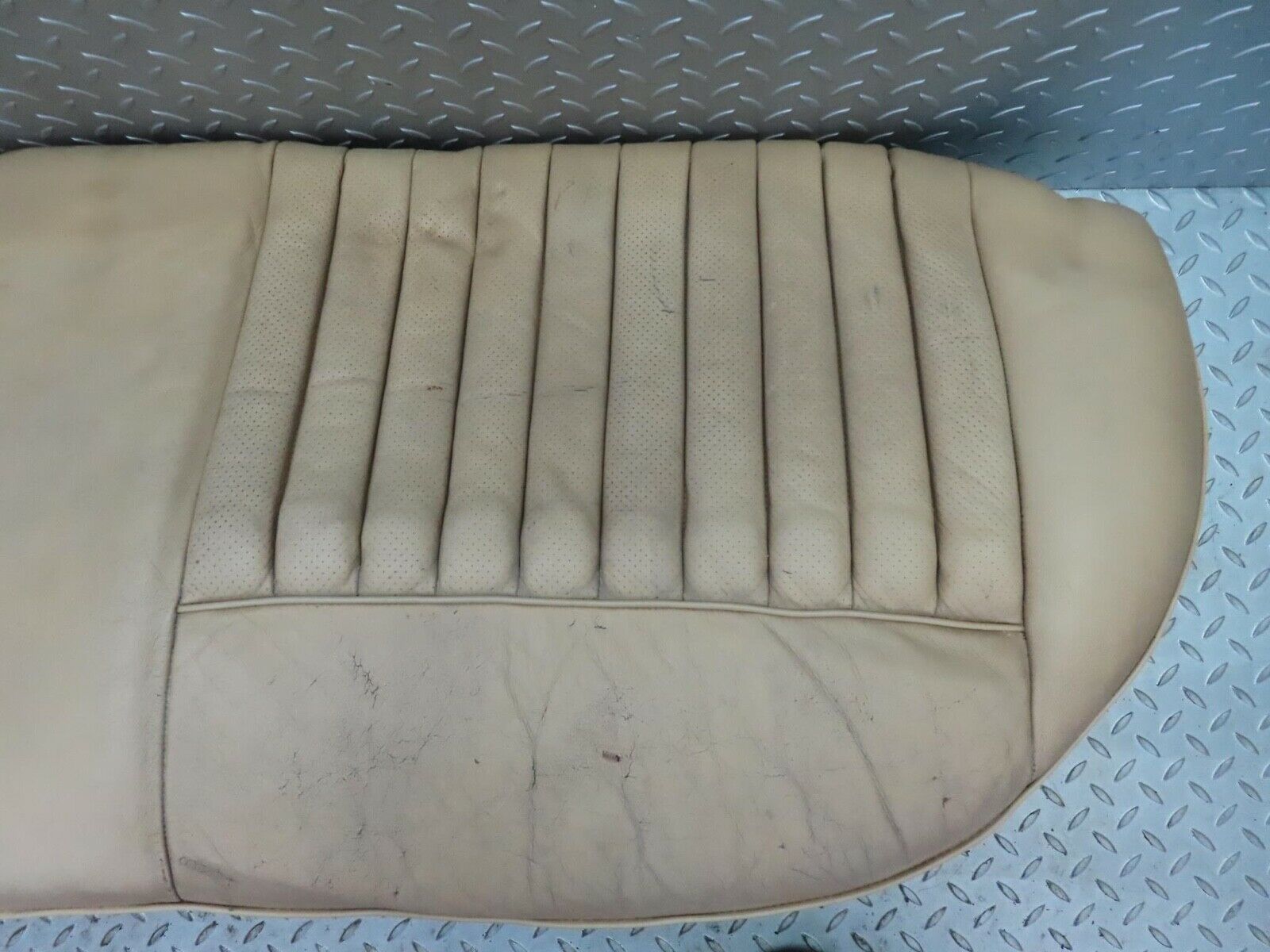 15816 Mercedes-Benz W123 280E Rear Seat Bottom Beige Leather