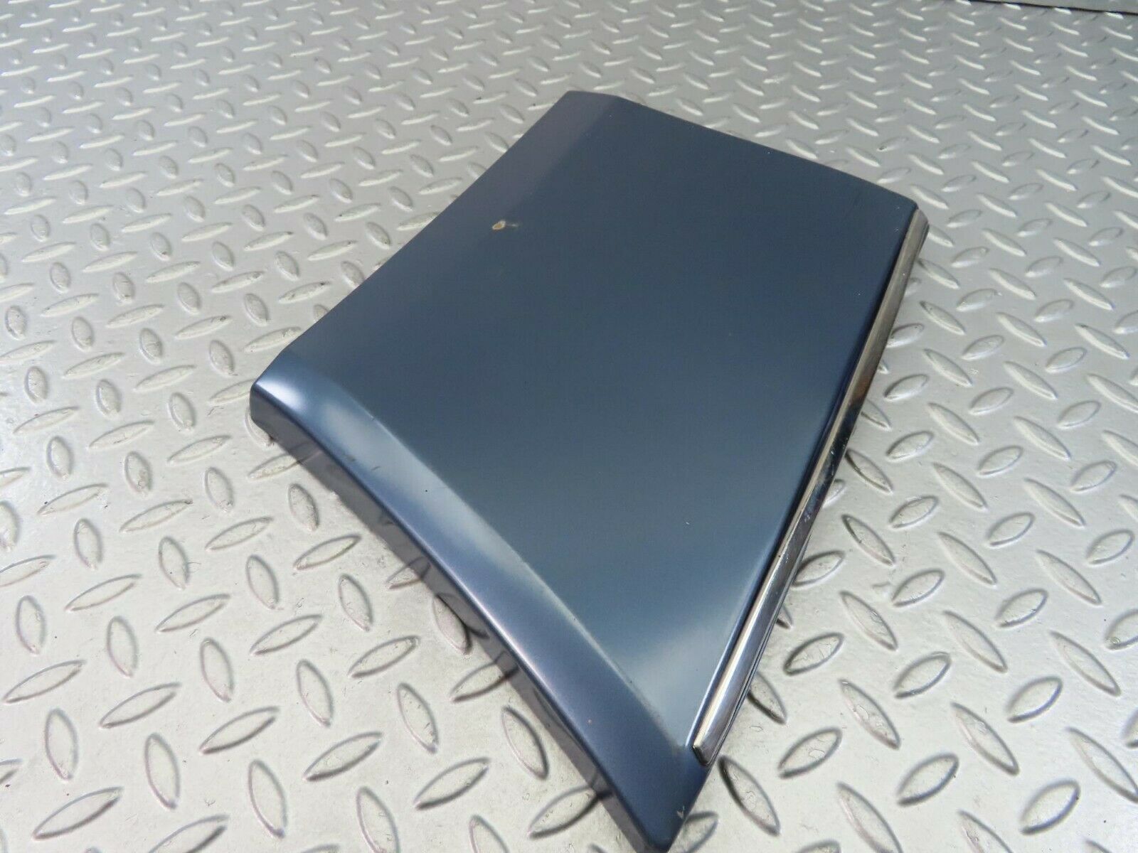 9031 Mercedes-Benz W124 Front Right Fender Wing Moulding Trim 1246901440