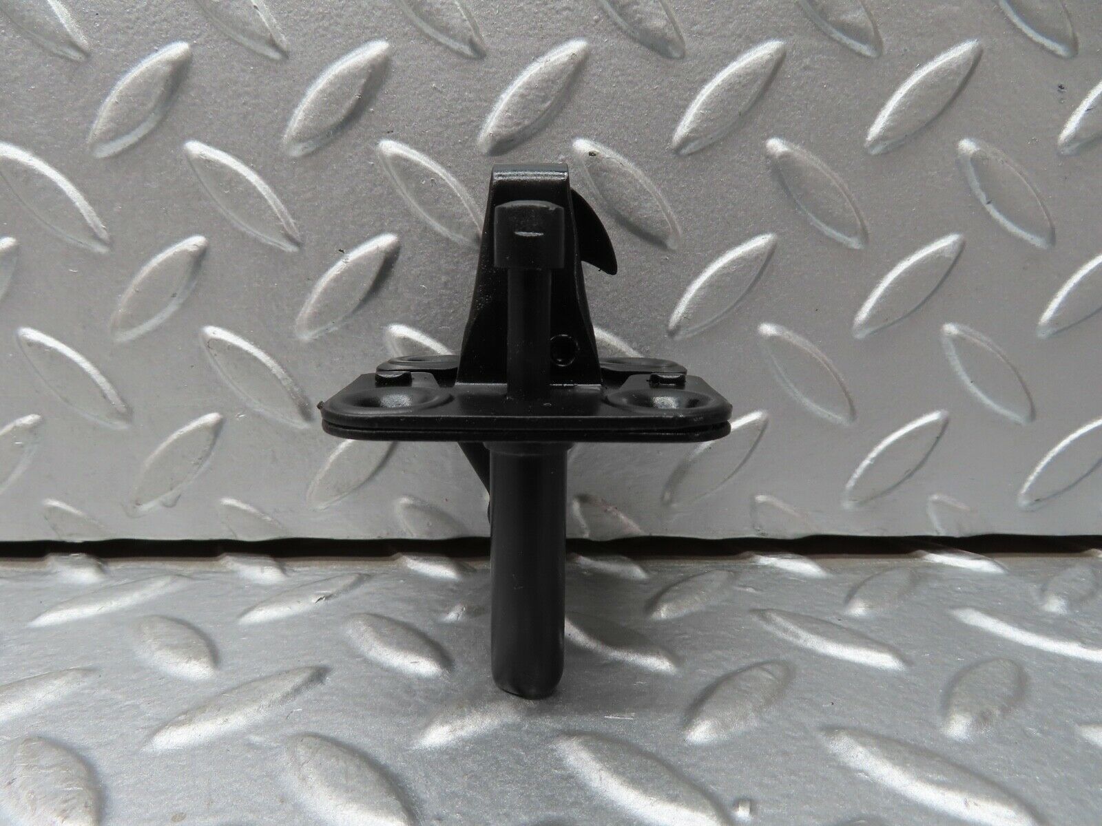 19202 Mercedes-Benz W123 300D Bonnet Lock Latch