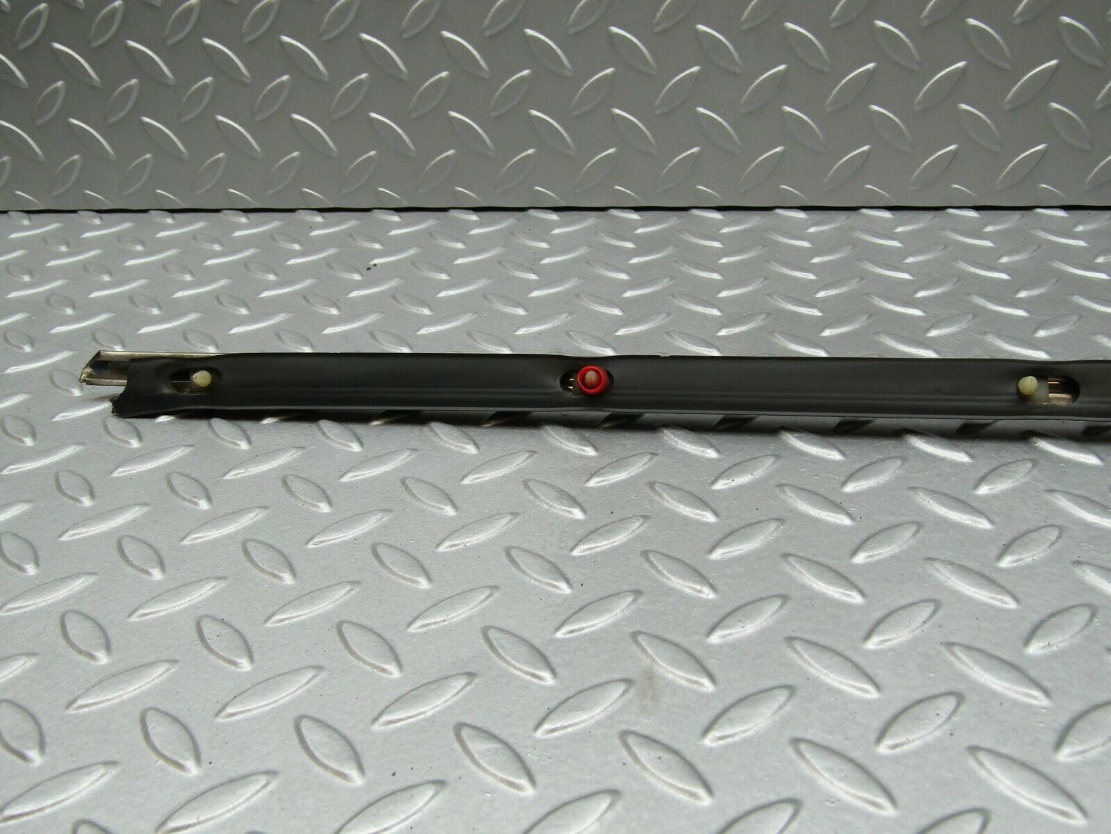 3335 Mercedes-Benz W115 220D Centre Door Chrome Trim Front Right