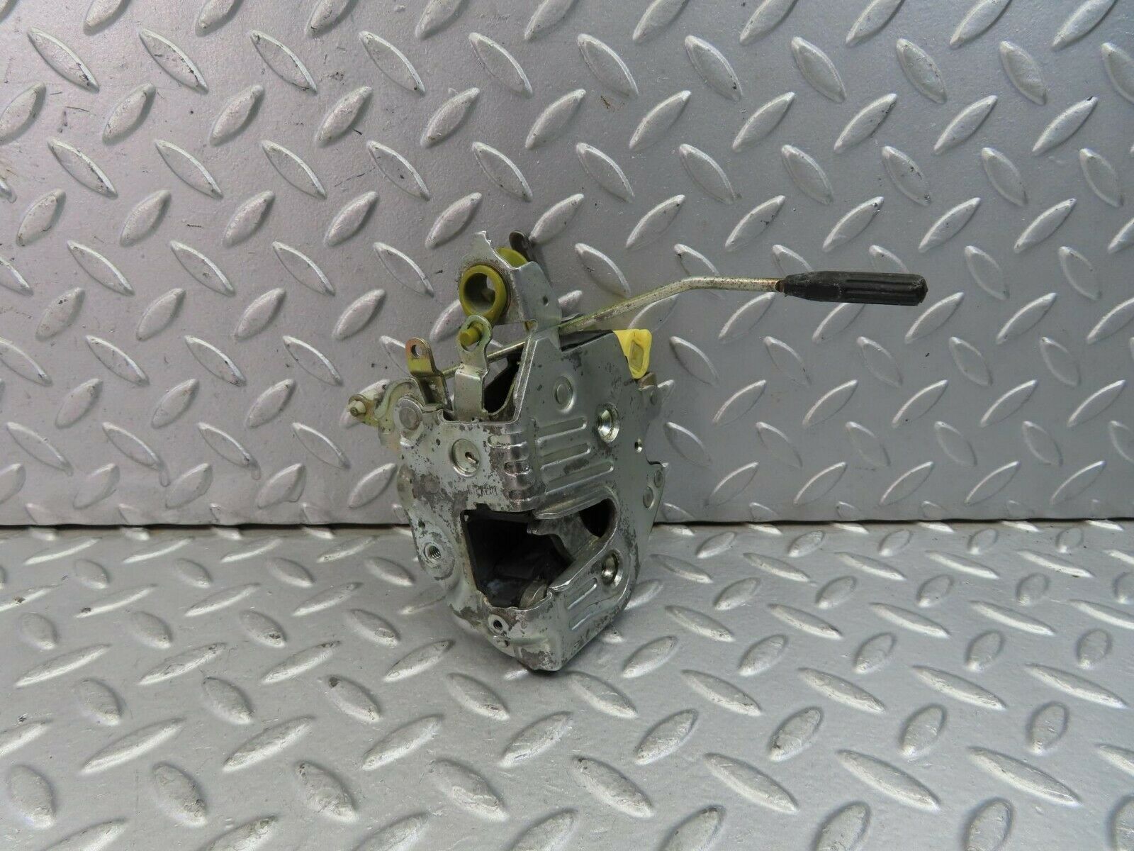 9361 Mercedes-Benz C124 300CE Coupe Front Right Door Lock Mechanism