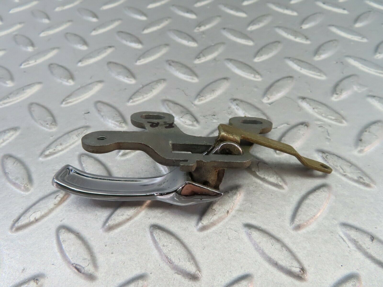 7588 Mercedes-Benz S123 230TE Wagon Right Interior Door Handle