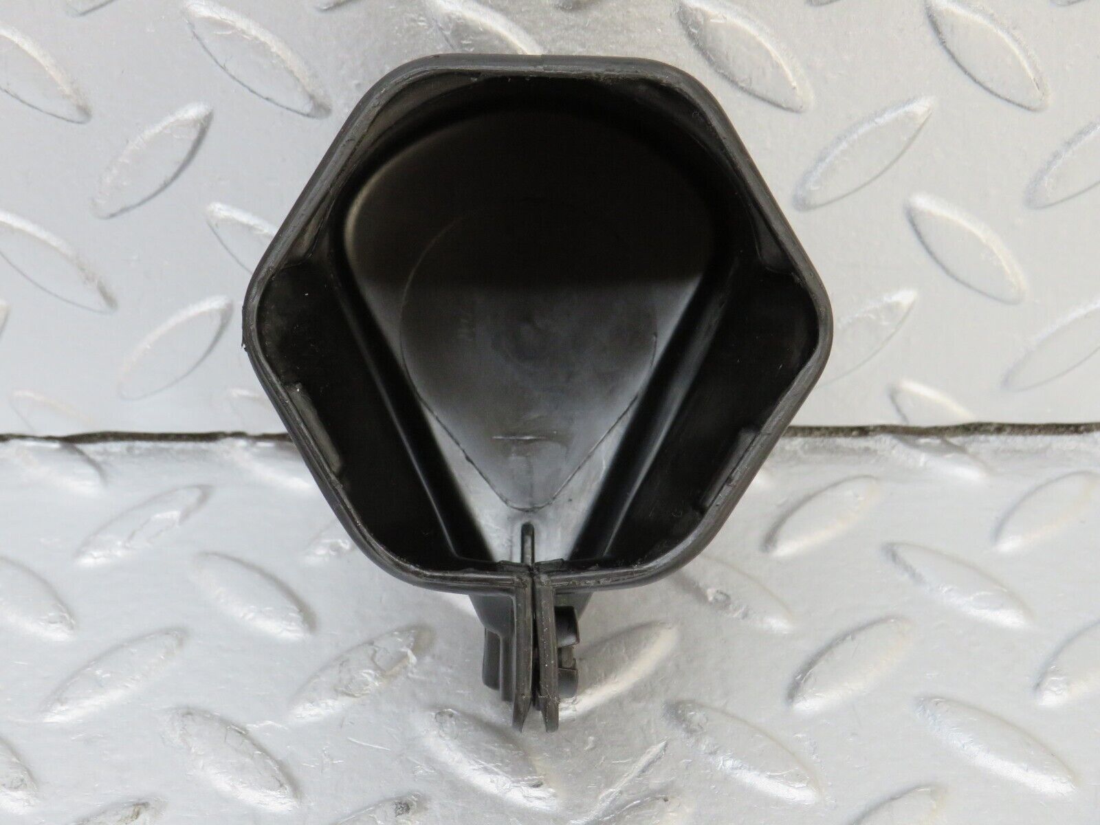 36032 Mercedes-Benz W126 420SE Ignition Coil Cover Cap 0001582285