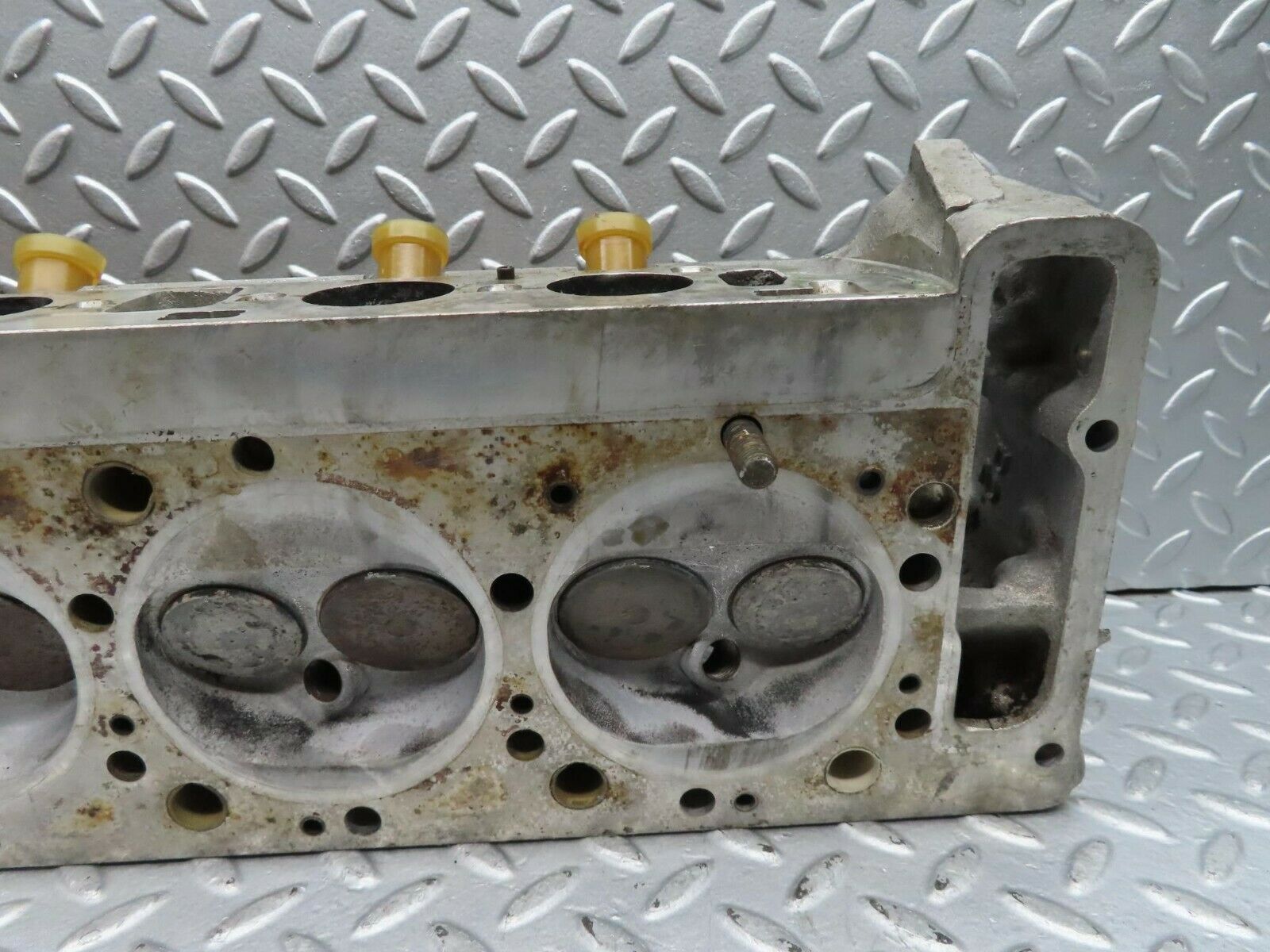16677 Mercedes-Benz C107 380SLC Cylinder Head Right Side 1160163001