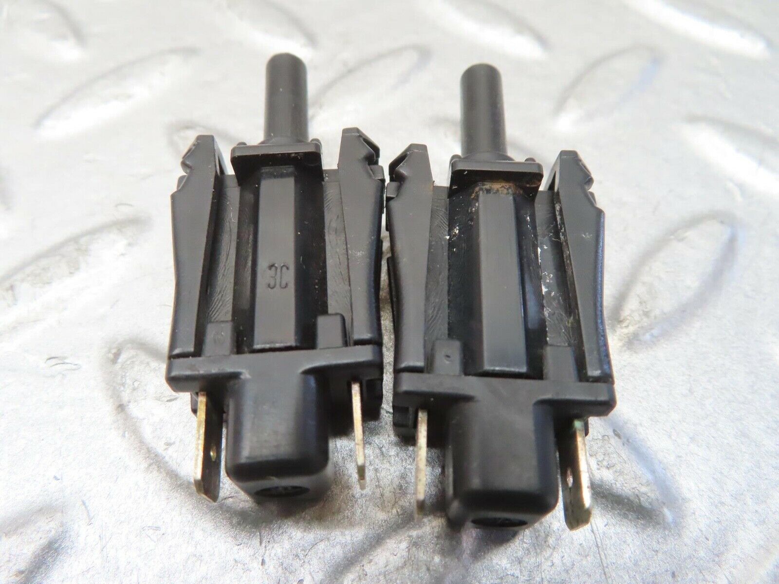 13687 Mercedes-Benz W123 200 Door Contact Switch Pair 0015458714