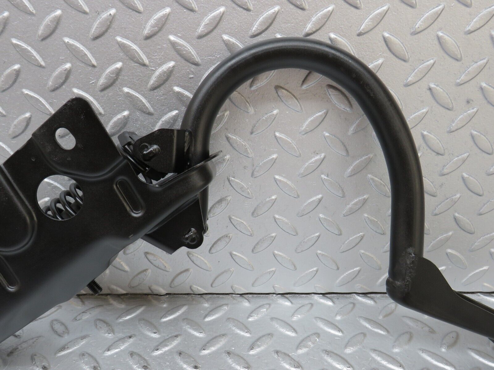 36369 Mercedes-Benz W126 420SE Trunk Lid Hinge Right Side