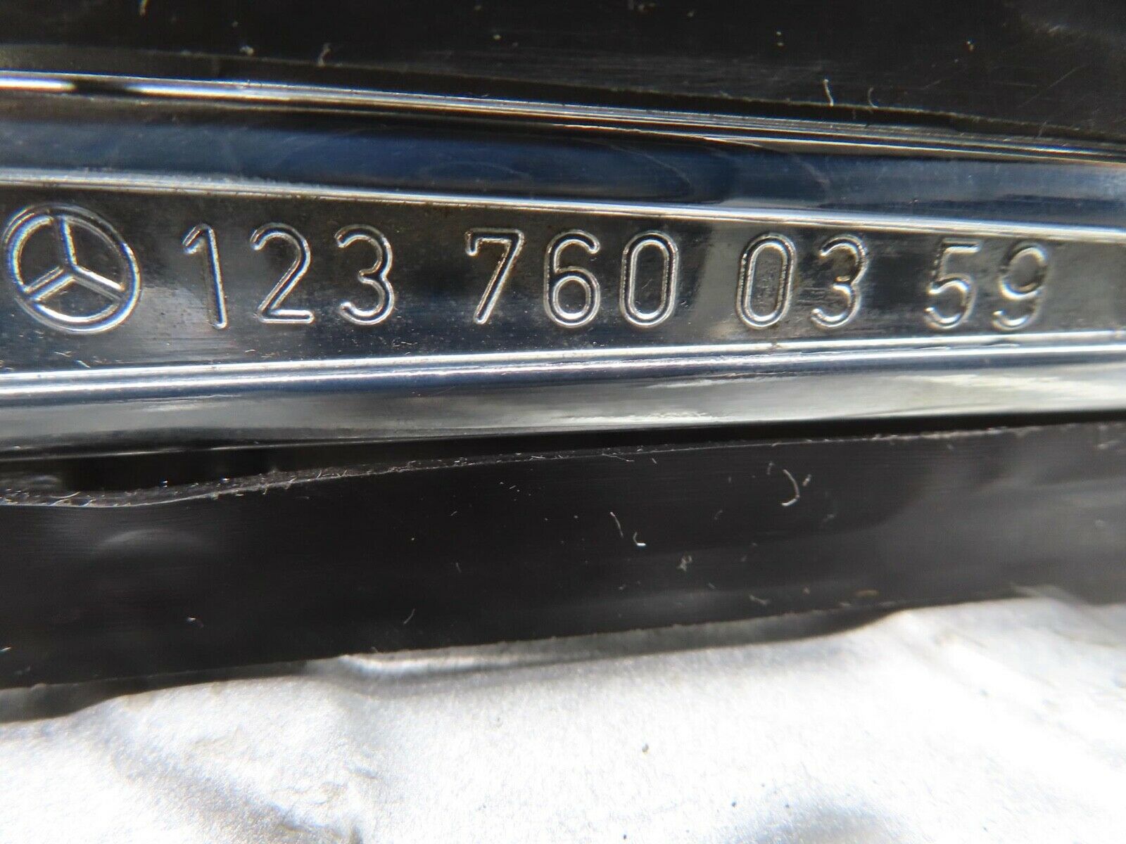 13865 Mercedes-Benz W123 200 Exterior Chrome Door Handle Rear 1237600359