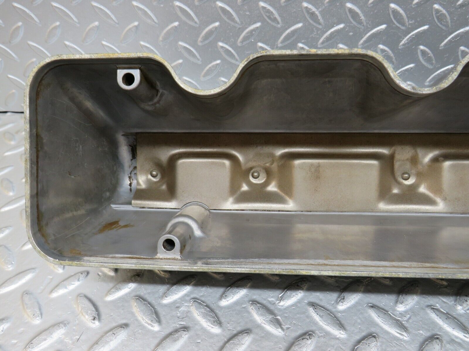 34537 Mercedes-Benz C126 380SEC Cylinder Head Valve Cover Left 1170160005