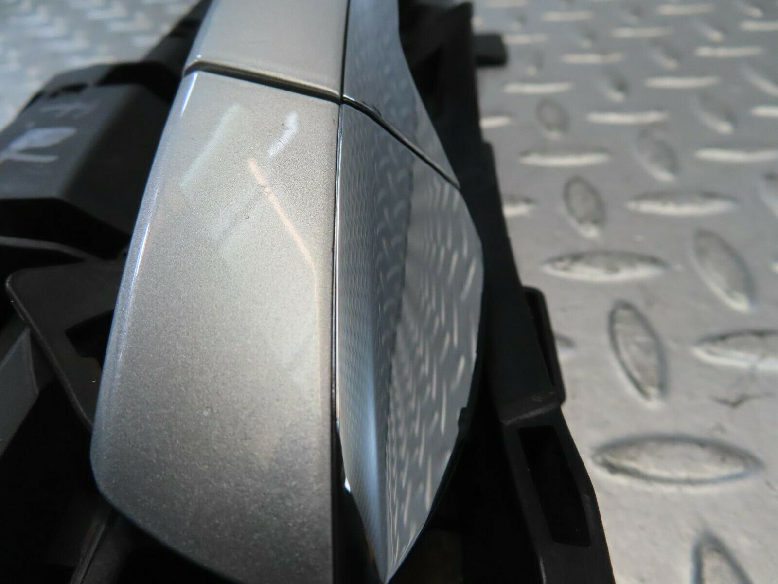 11172 Mercedes-Benz W221 S320 Front Left Door Handle 2217601334