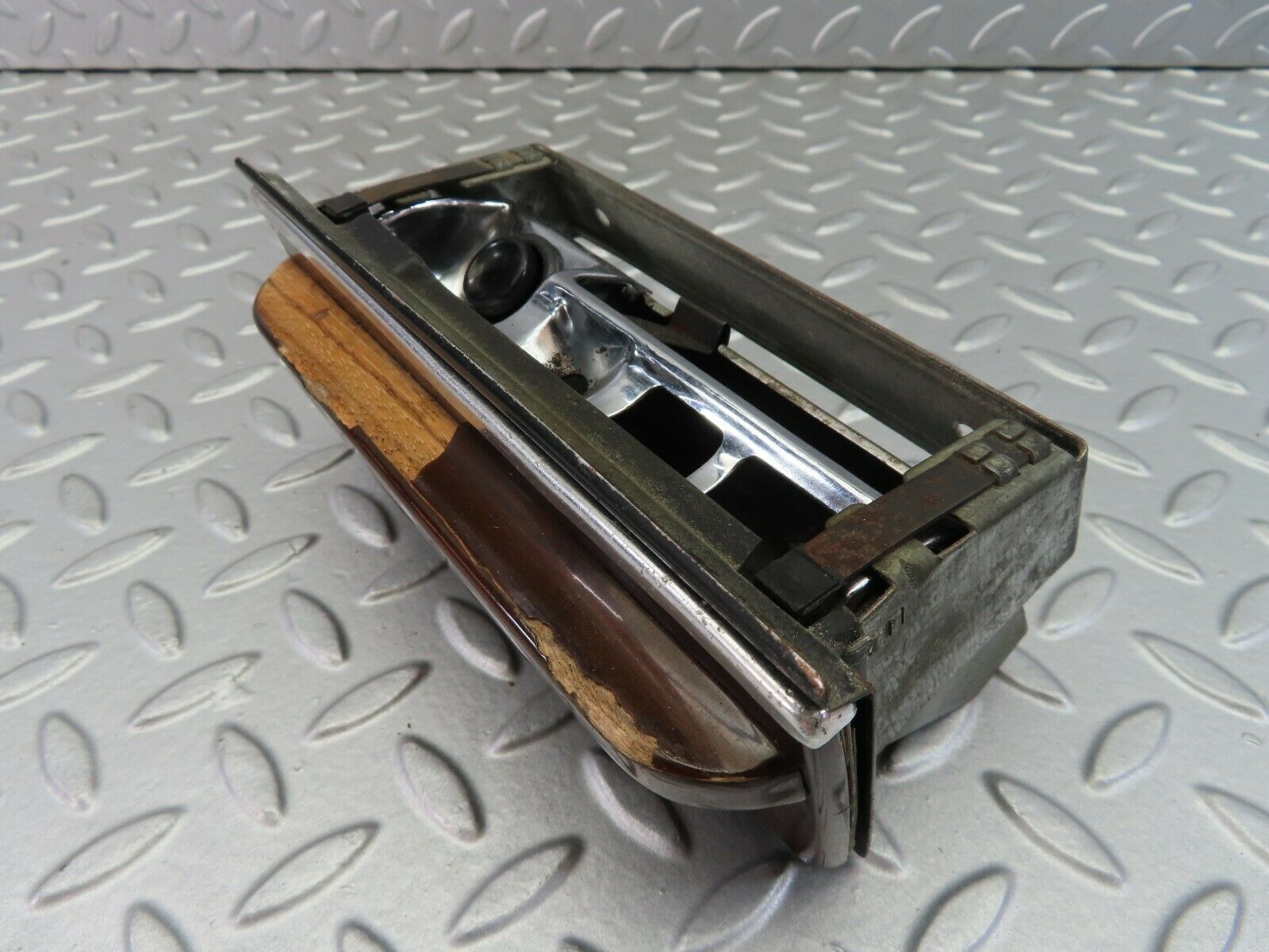 7330 Mercedes-Benz W116 450SE Centre Console Ashtray