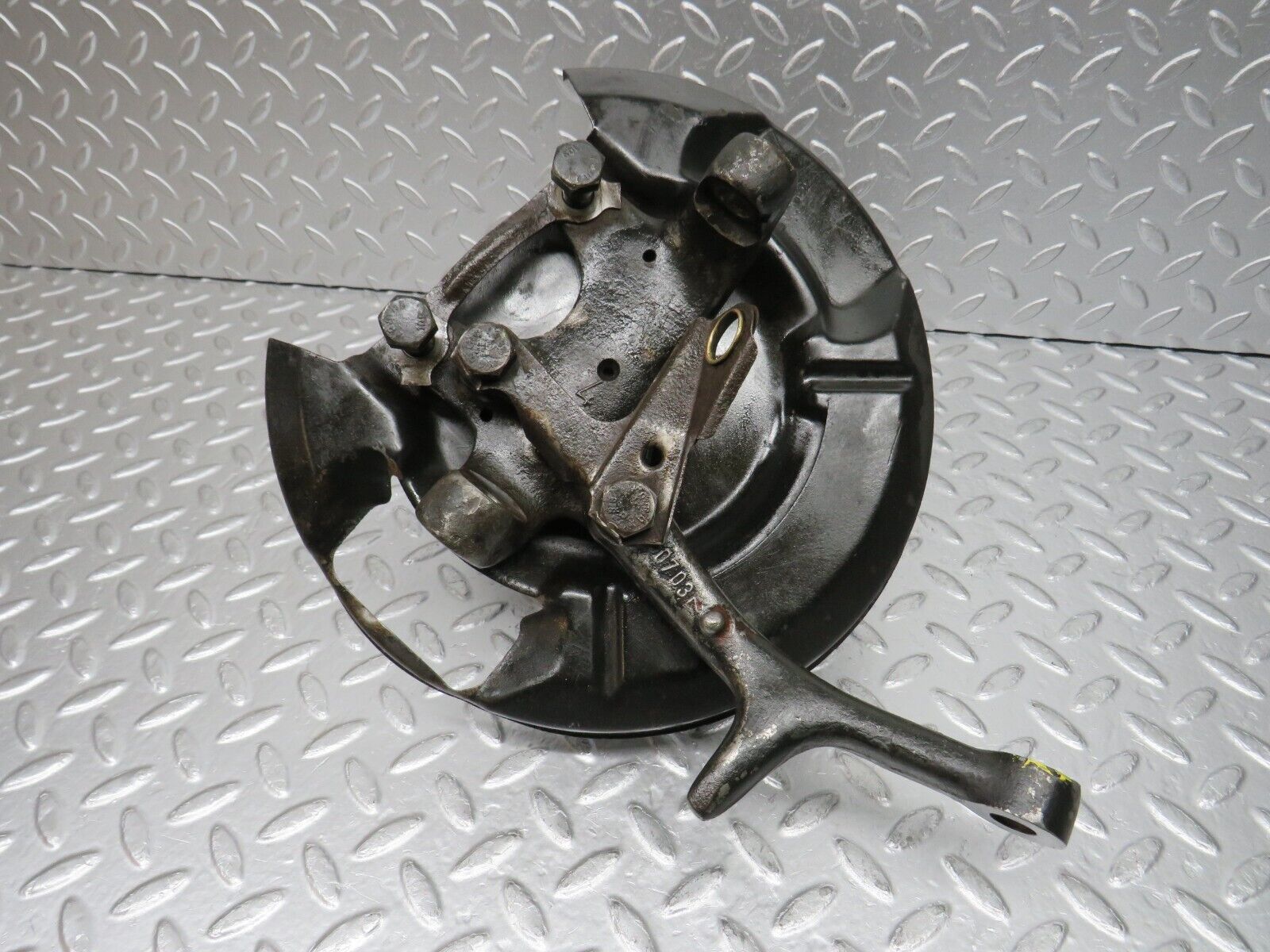 0848 Mercedes-Benz C107 350SLC Coupe Wheel Hub Front Right