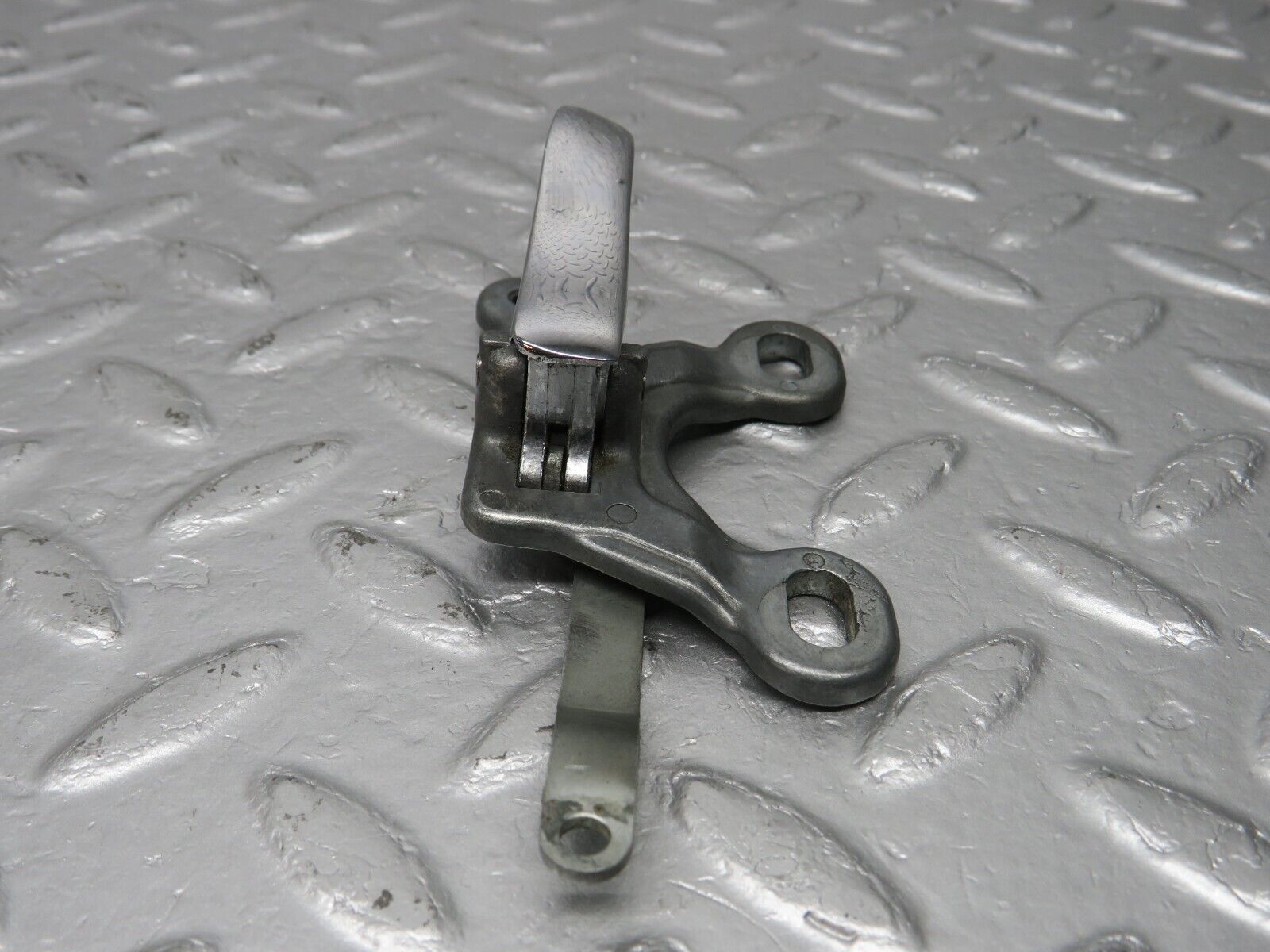 40256 Mercedes-Benz W110 230 Rear Left Interior Door Handle Chrome 1107660319