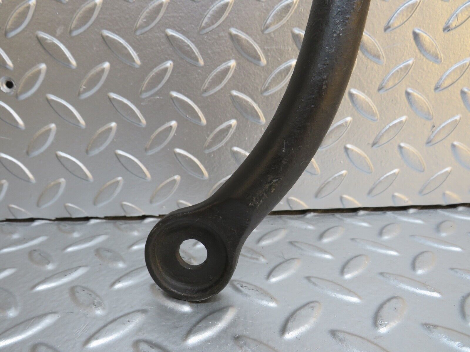 0383 Mercedes-Benz W108 280SE Torsion Bar 1083230965