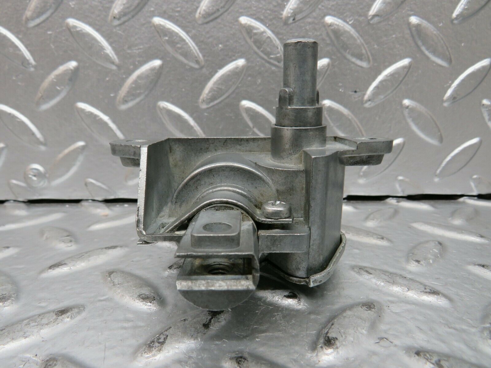 23475 Mercedes-Benz W114 280E Left Door Air Vent Window Regulator