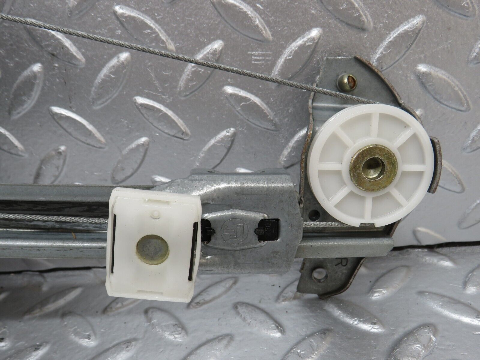 33258 Mercedes-Benz W202 C180 Rear Right Power Window Regulator 0130821636