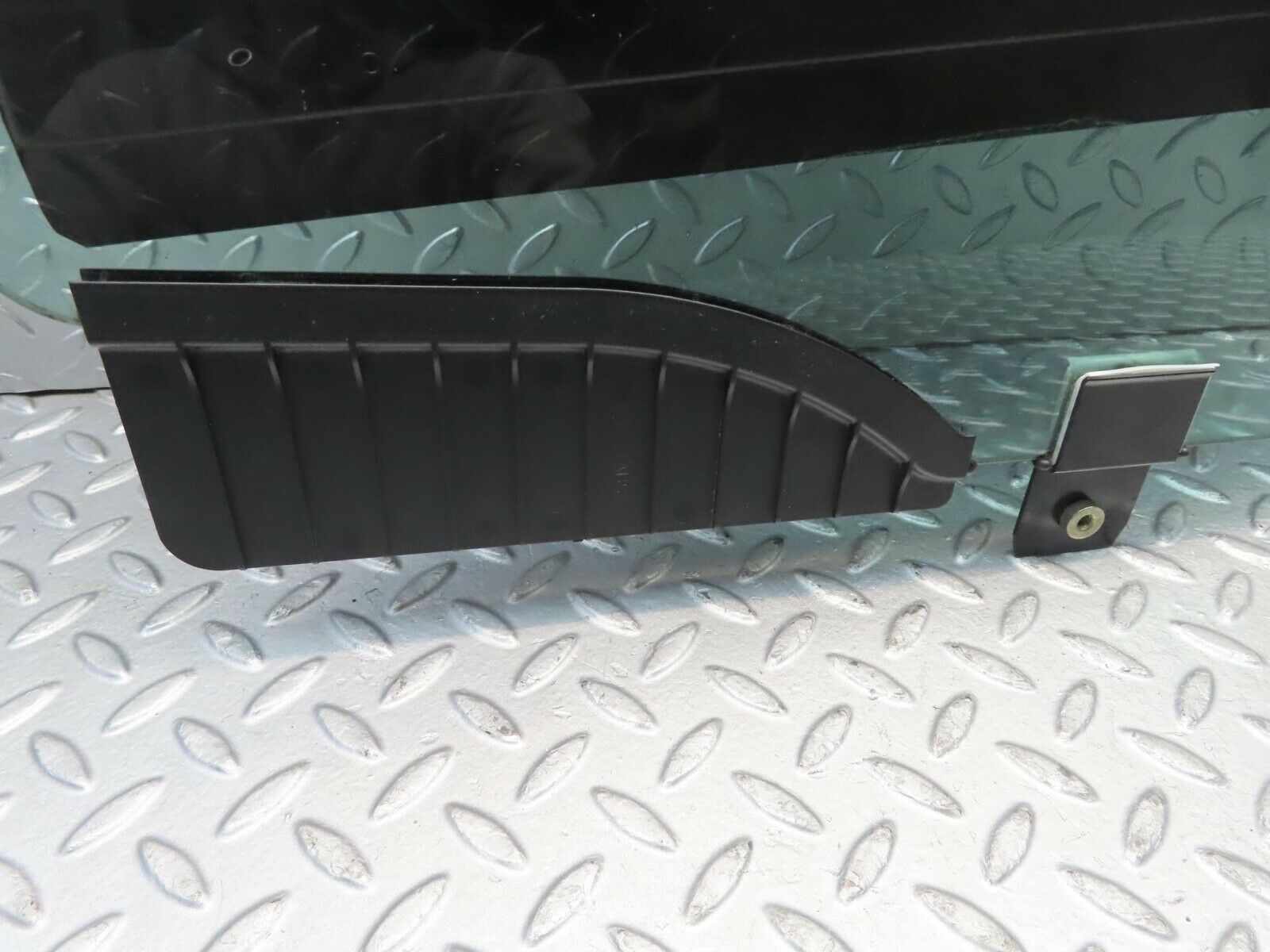 11230 Mercedes-Benz W221 S320 Rear Left Door Window Glass